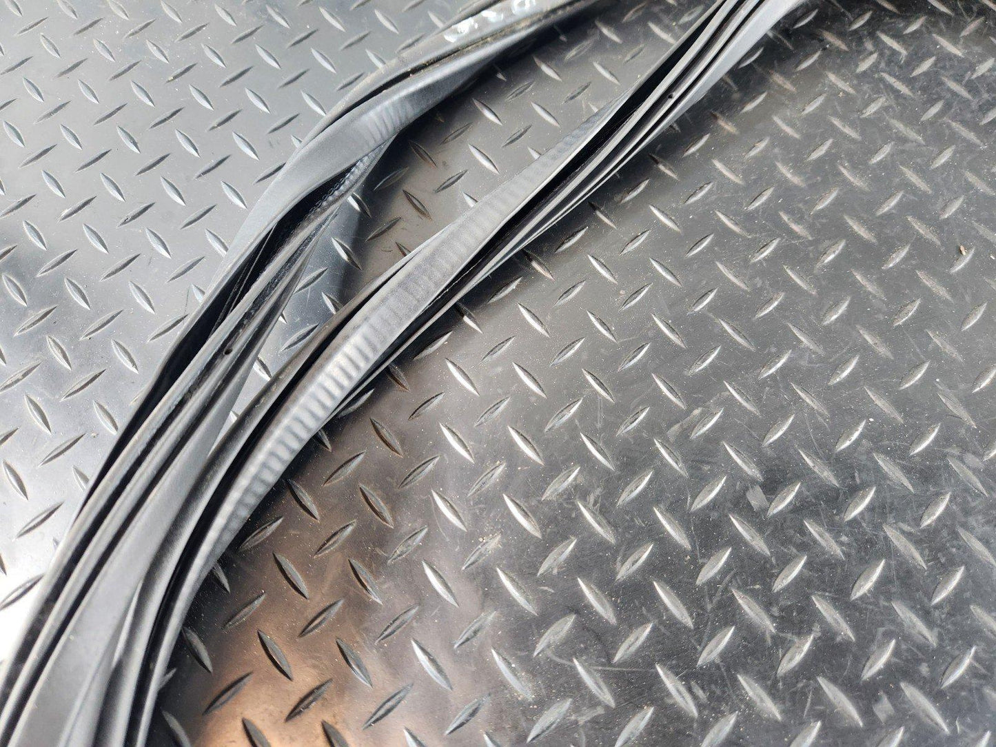 16-20 AUDI Q7 4M GENUINE REAR LEFT & RIGHT DOOR SEAL RUBBER STRIP 4M0833721C
