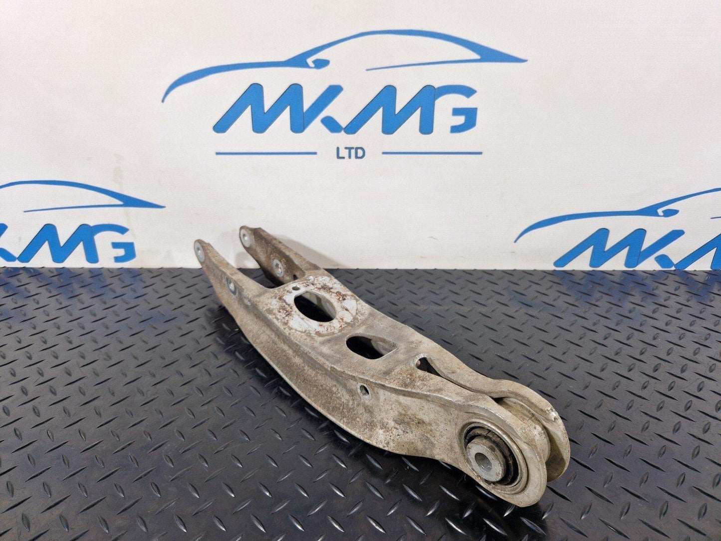 16-19 AUDI A4 B9 GENUINE REAR RIGHT OR LEFT SIDE LOWER CONTROL ARM 8W0505311H