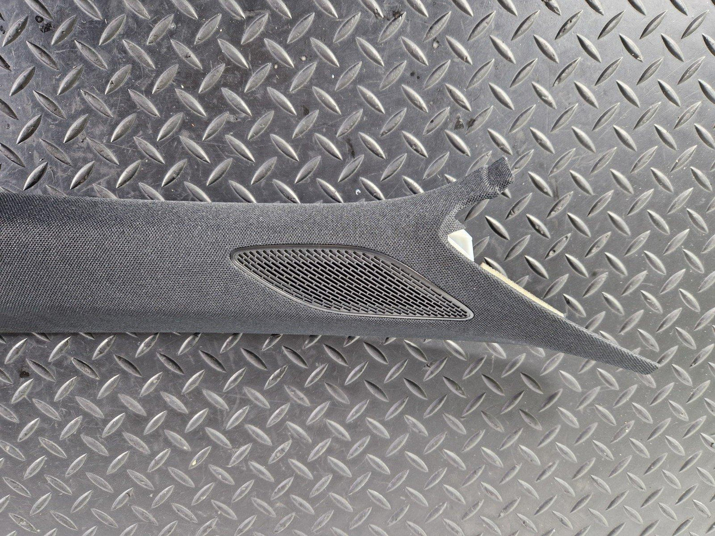 18-ON MERCEDES BENZ A CLASS W177 FRONT RIGHT O/S A-PILLAR TRIM COVER & SPEAKER