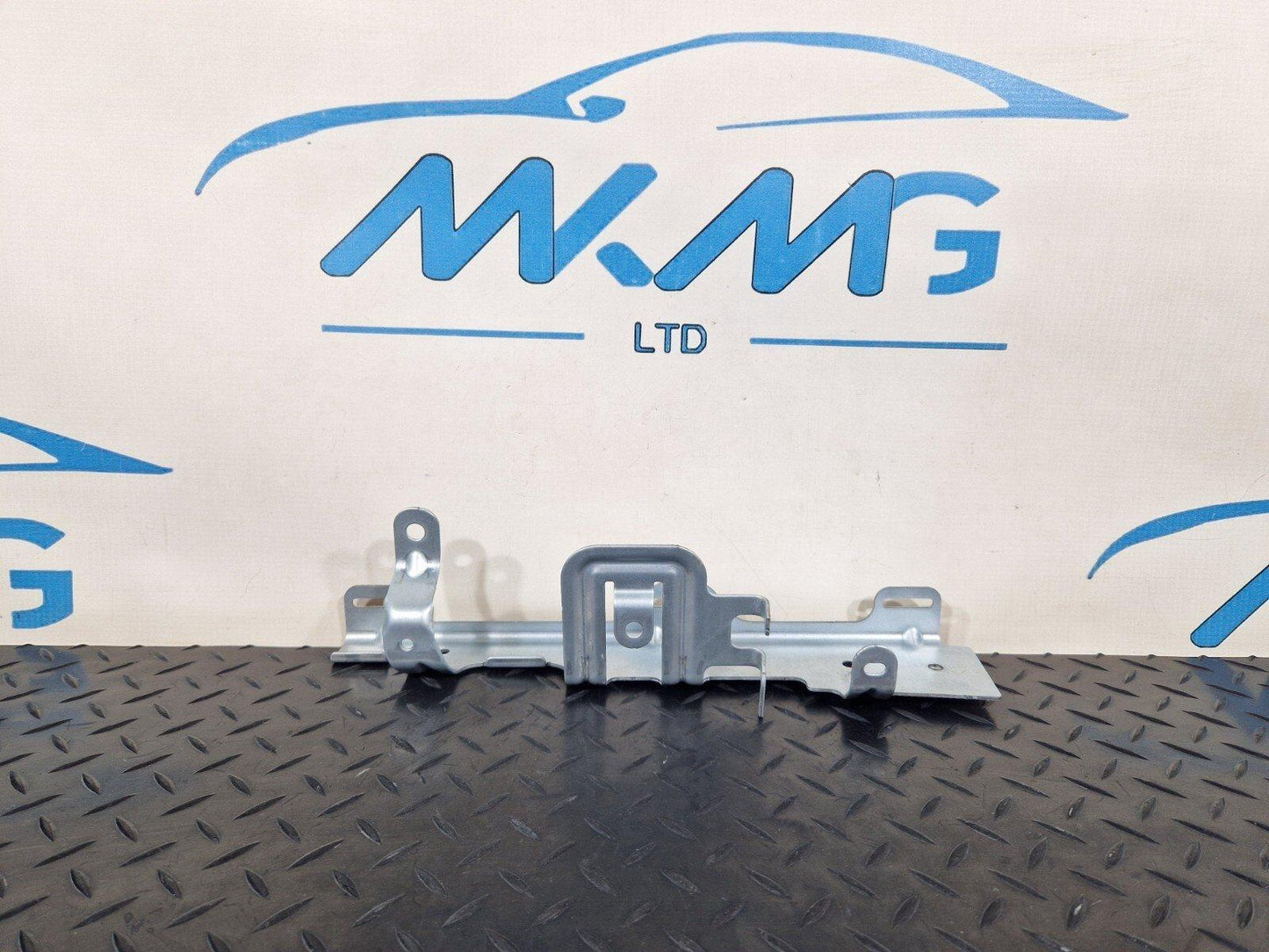 14-21 MERCEDES BENZ C220 W205 GENUINE LEFT SIDE N/S BOOT BRACKET A2056914300
