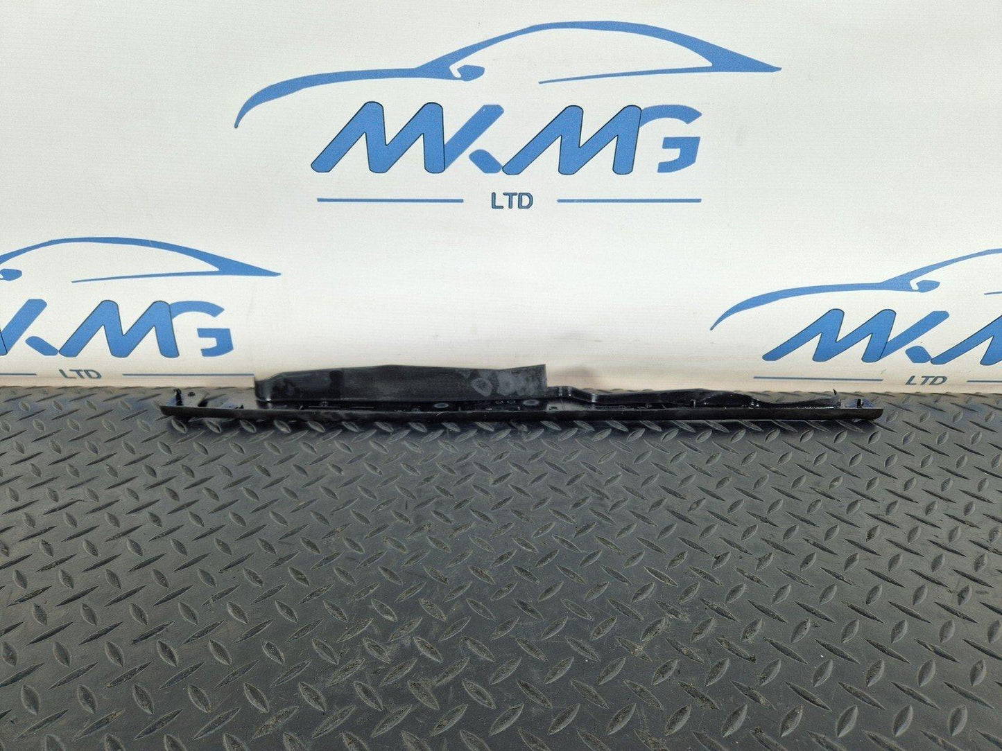 16-19 AUDI A4 B9 GENUINE FRONT RIGHT SIDE O/S WING FENDER COVER TRIM 8W0820582