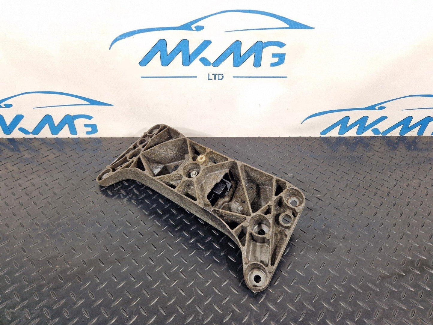 11-18 BMW 6 SERIES F06 GENUINE GEARBOX SUPPORT BRACKET MOUNT 6777613 6770289