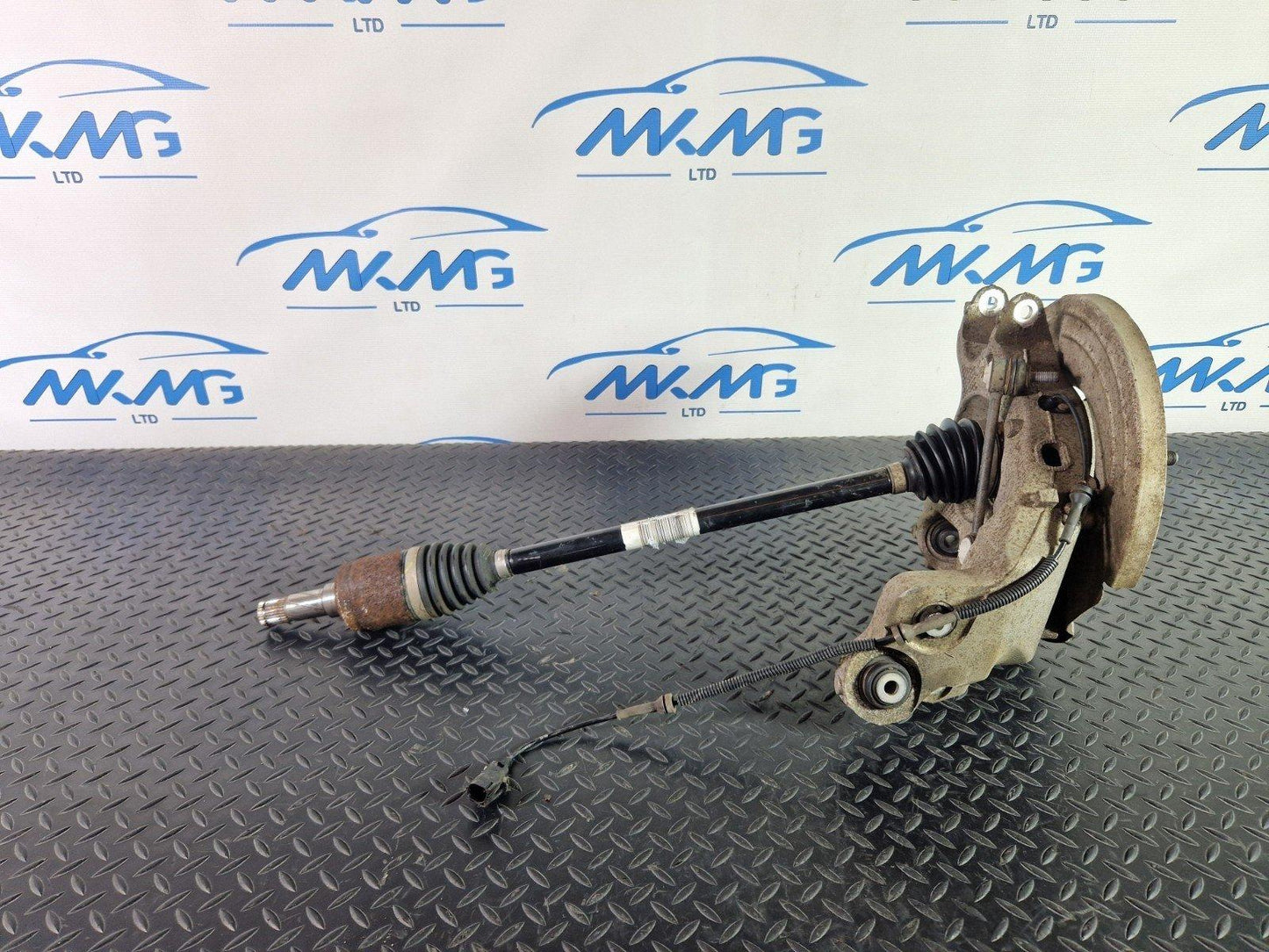 14-19 LAND ROVER L550 N/S/R REAR LEFT PASSENGER SIDE HUB ASSEMBLY FK725A969AD