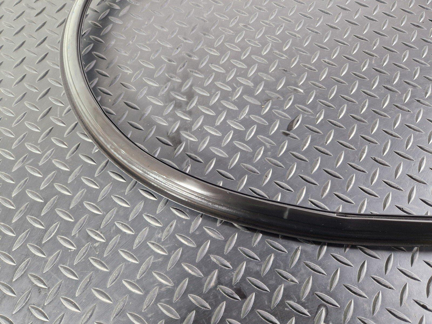 18-ON MERCEDES BENZ SPRINTER W907 W910 BONNET RUBBER SEAL A9108870000