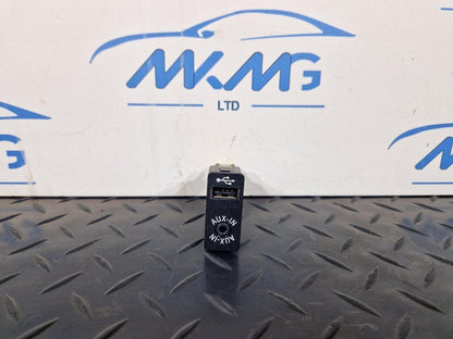 11-18 BMW 6 SERIES F06 AUX IN USB SOCKET POWER PORT 9237654