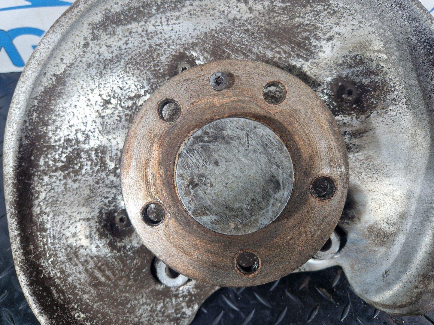 16-19 AUDI A4 B9 AVANT GENUINE REAR RIGHT O/S WHEEL HUB & BEARING 8W0505460E