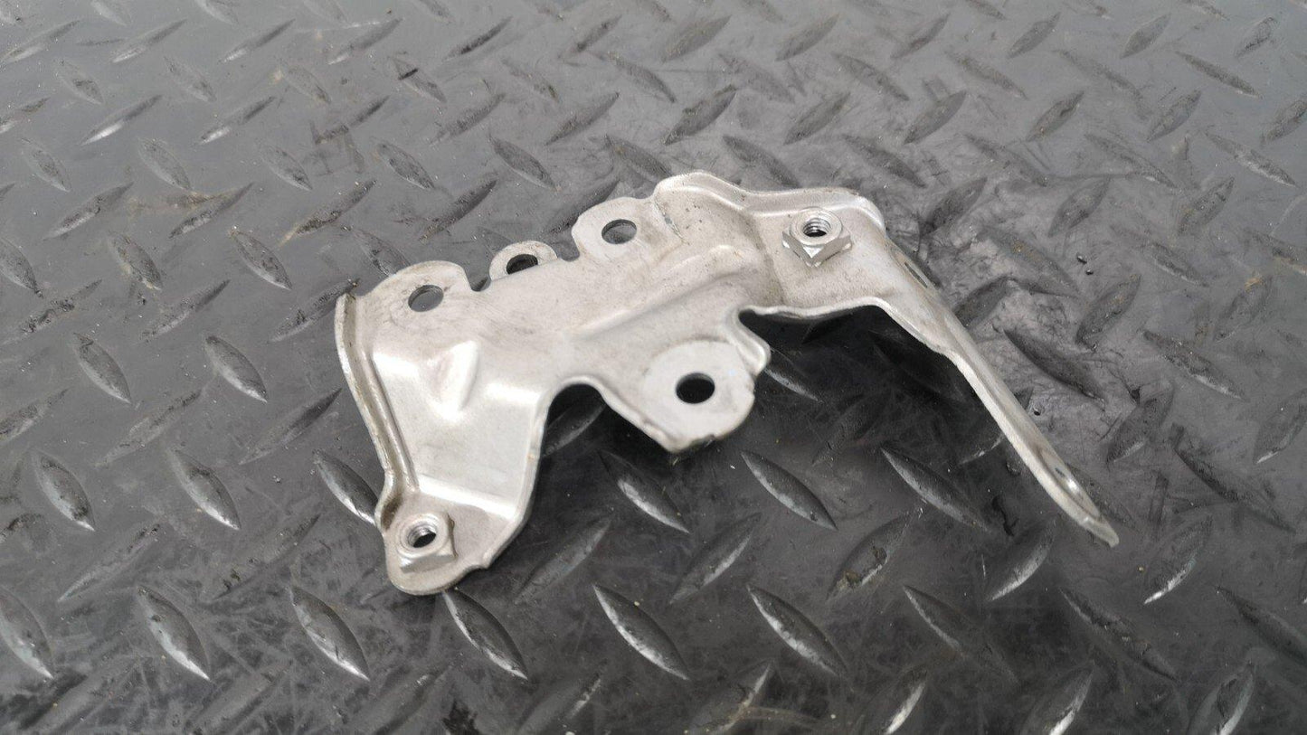 12-18 MERCEDES A B CLA-CLASS  1.8/2.1 CDI  TURBO PIPE BRACKET A6510942127