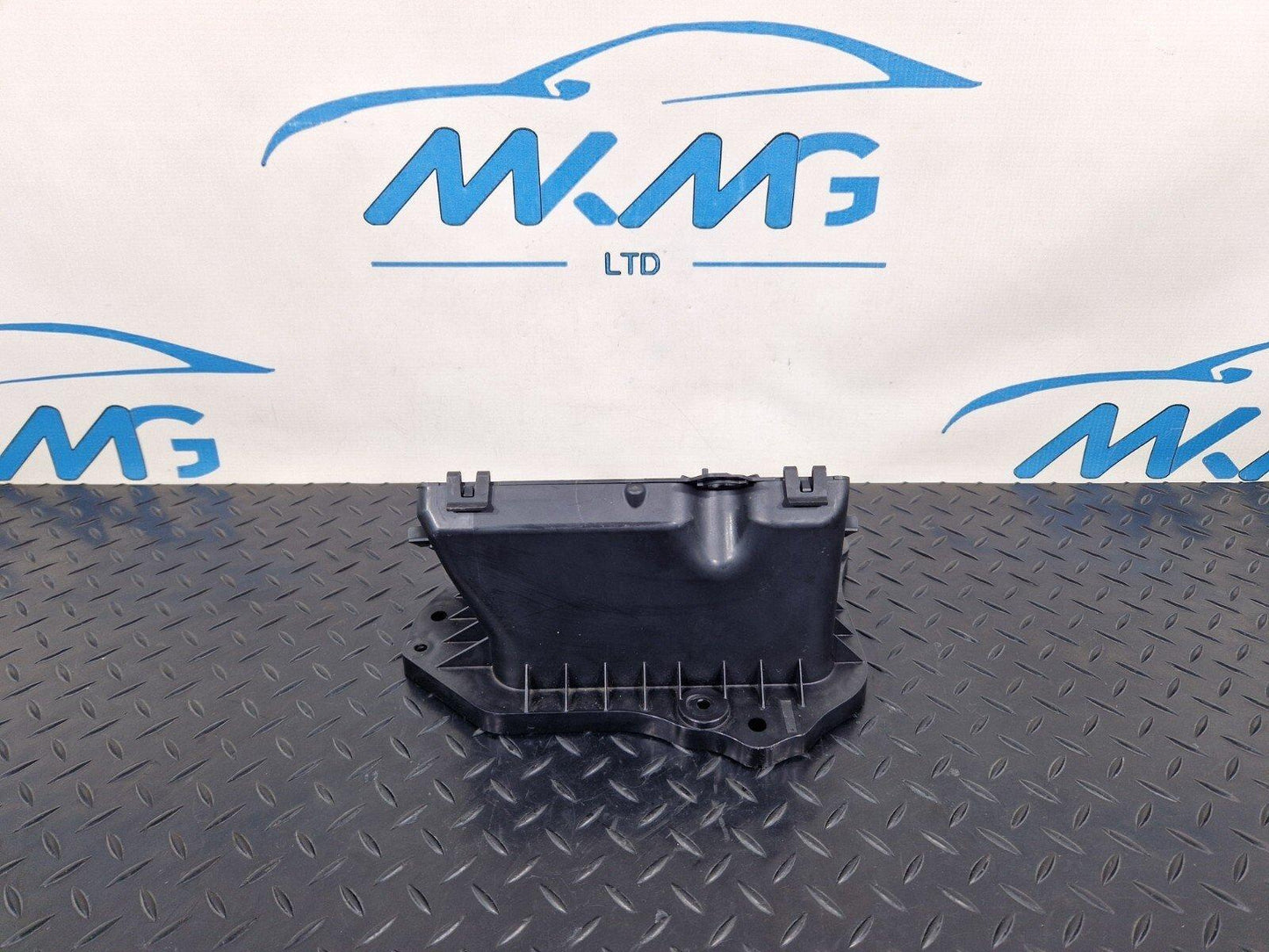 16-19 AUDI A4 AVANT B9 S-LINE OEM FRONT AIR INTAKE DUCT VENT 8W2819904A