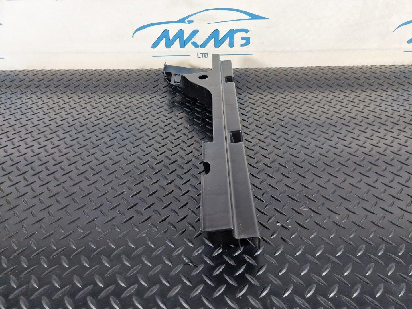 MERCEDES BENZ GLA X156 BOOT TRUNK RIGHT QUATER PANEL TRIM BRACKET A1568901200