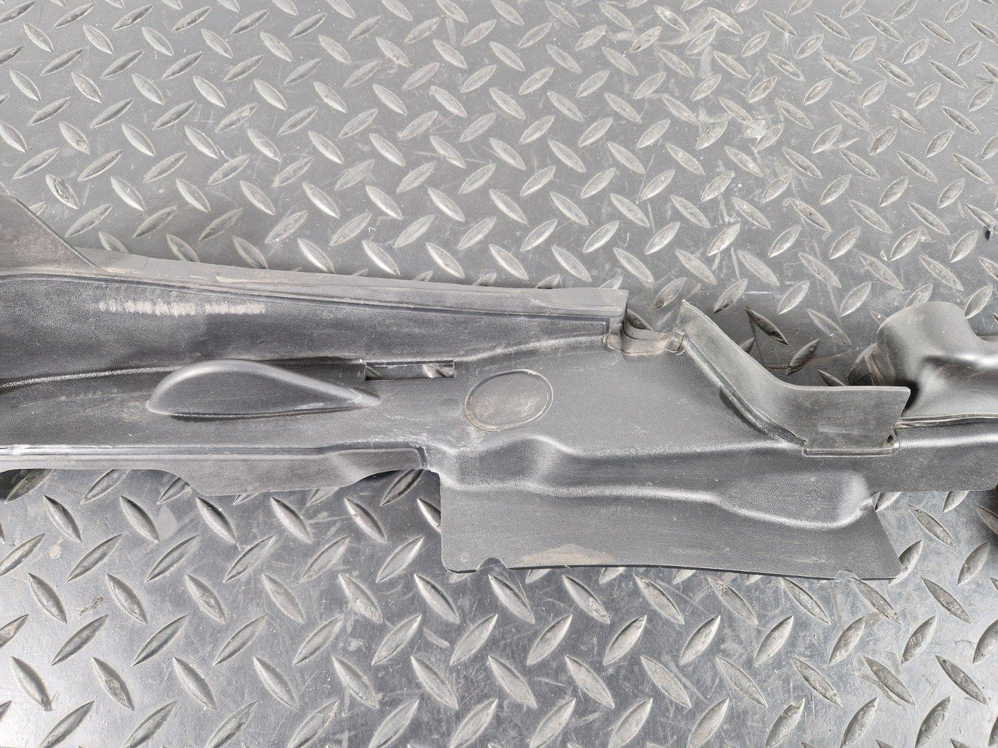 17-24 AUDI S5 F5 GENUINE FRONT RIGHT WING FENDER SEAL TRIM 8W6821170C