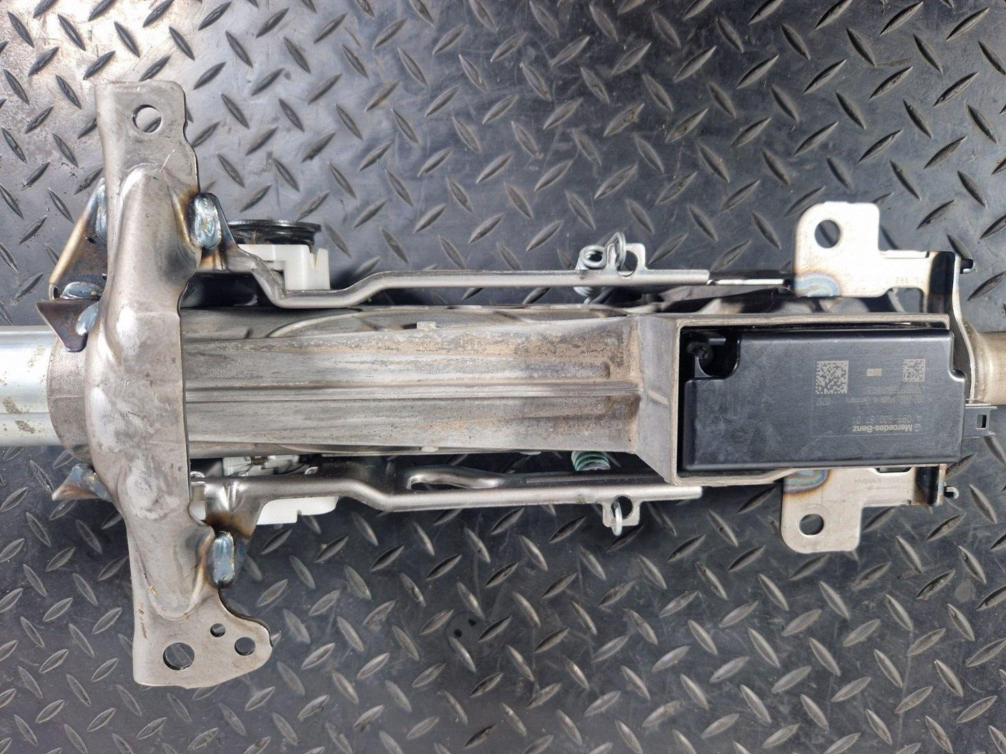 18-ON MERCEDES BENZ A CLASS W177 STEERING COLUMN LOWER & JOINT A2474608900