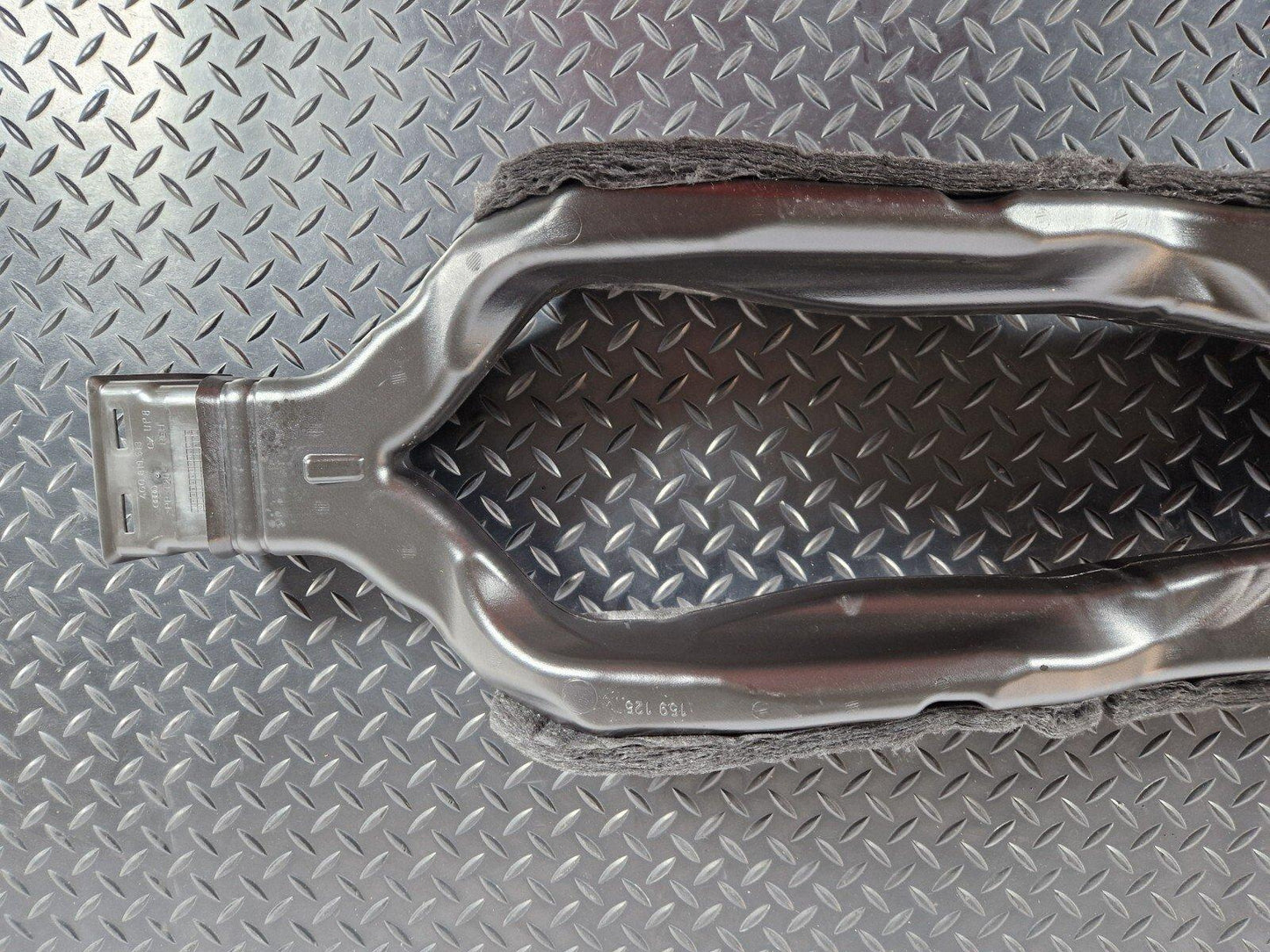 10-18 AUDI A7 4G S-LINE GENUINE CENTRE REAR VENTS AIR DUCTING CHANNEL 4G0857039