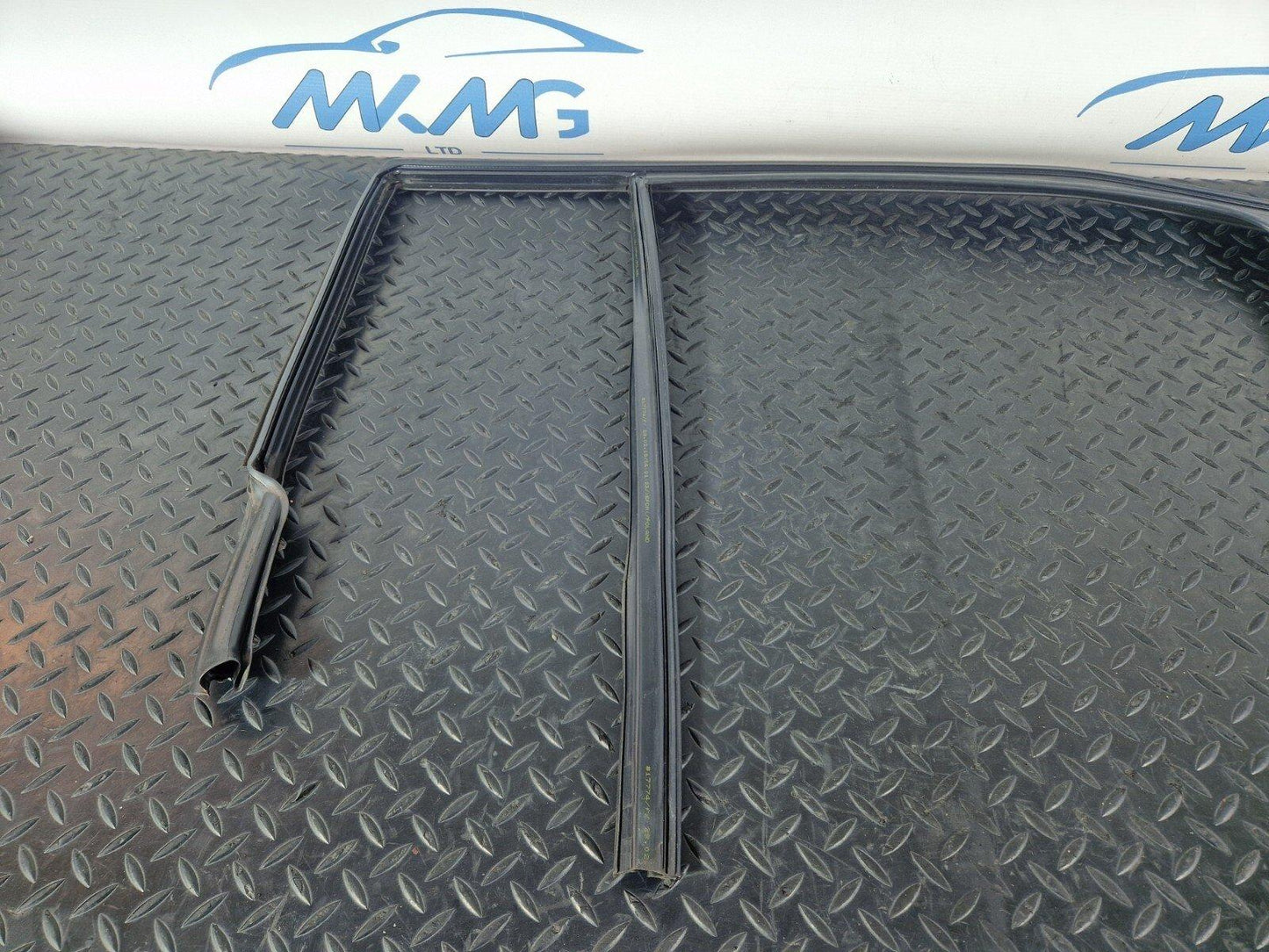 14-21 BMW 2 SERIES GRAN TOURER F46 REAR LEFT N/S DOOR WINDOW GUIDE SEAL 8498429