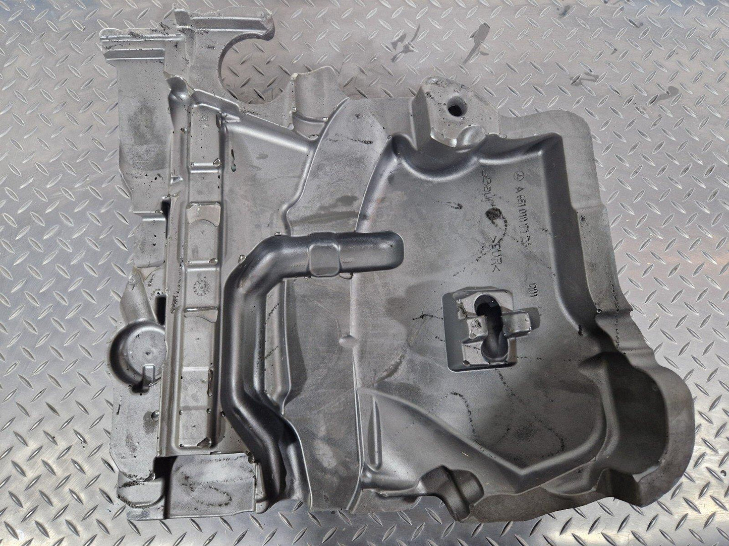 18-ON MERCEDES BENZ SPRINTER W907 2.2 CDI ENGINE COVER A6510107126