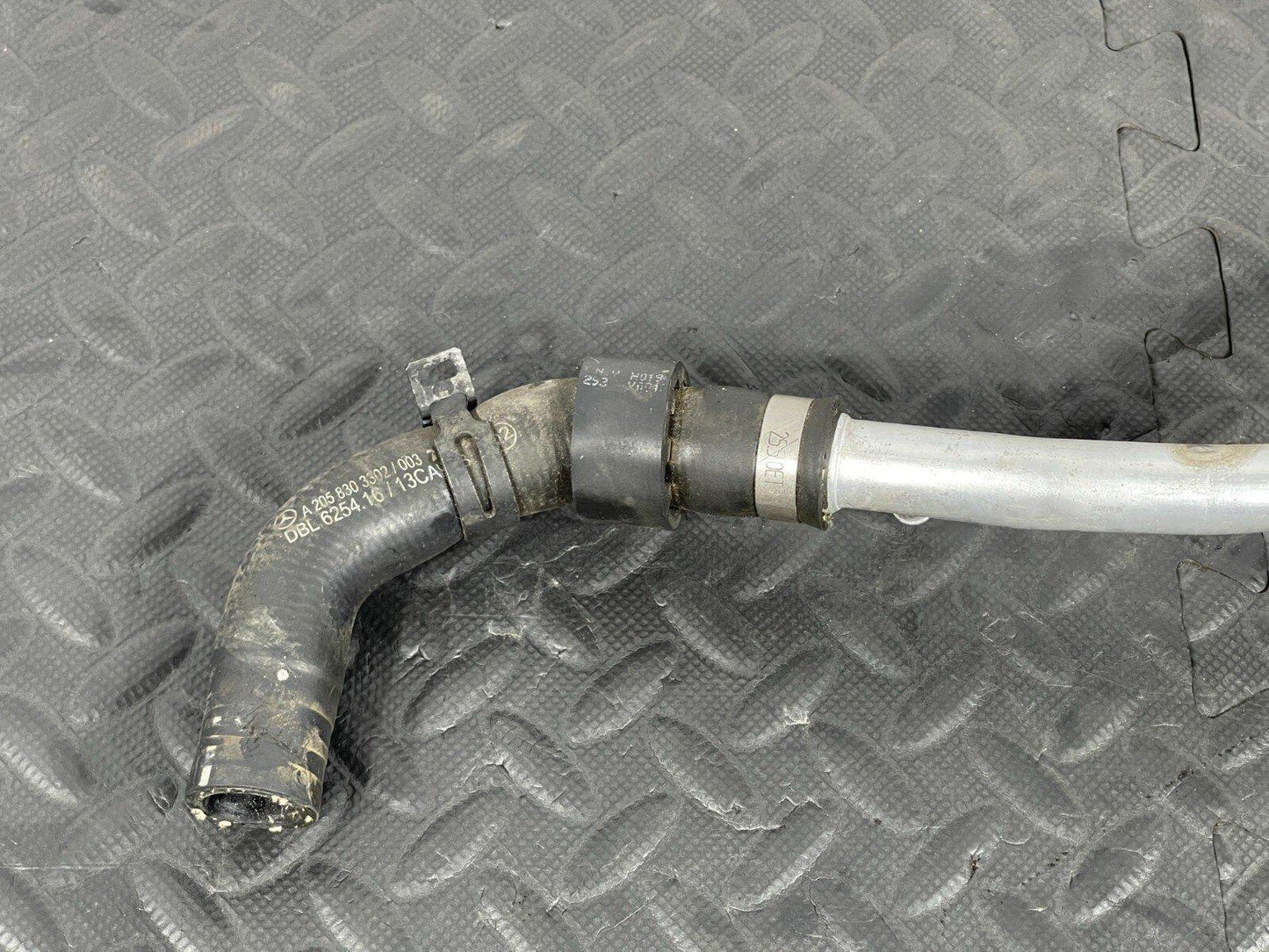 14-21 MERCEDES BENZ C300 W205 GENUINE COOLANT HOSE PIPE A2058303302