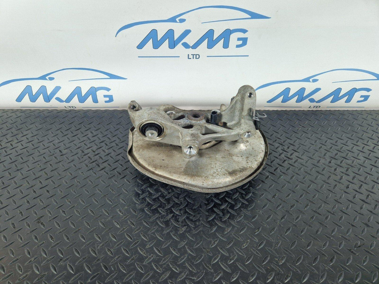 16-19 AUDI A4 B9 GENUINE REAR RIGHT WHEEL HUB SPINDLE 8W0505460C 8W0615612