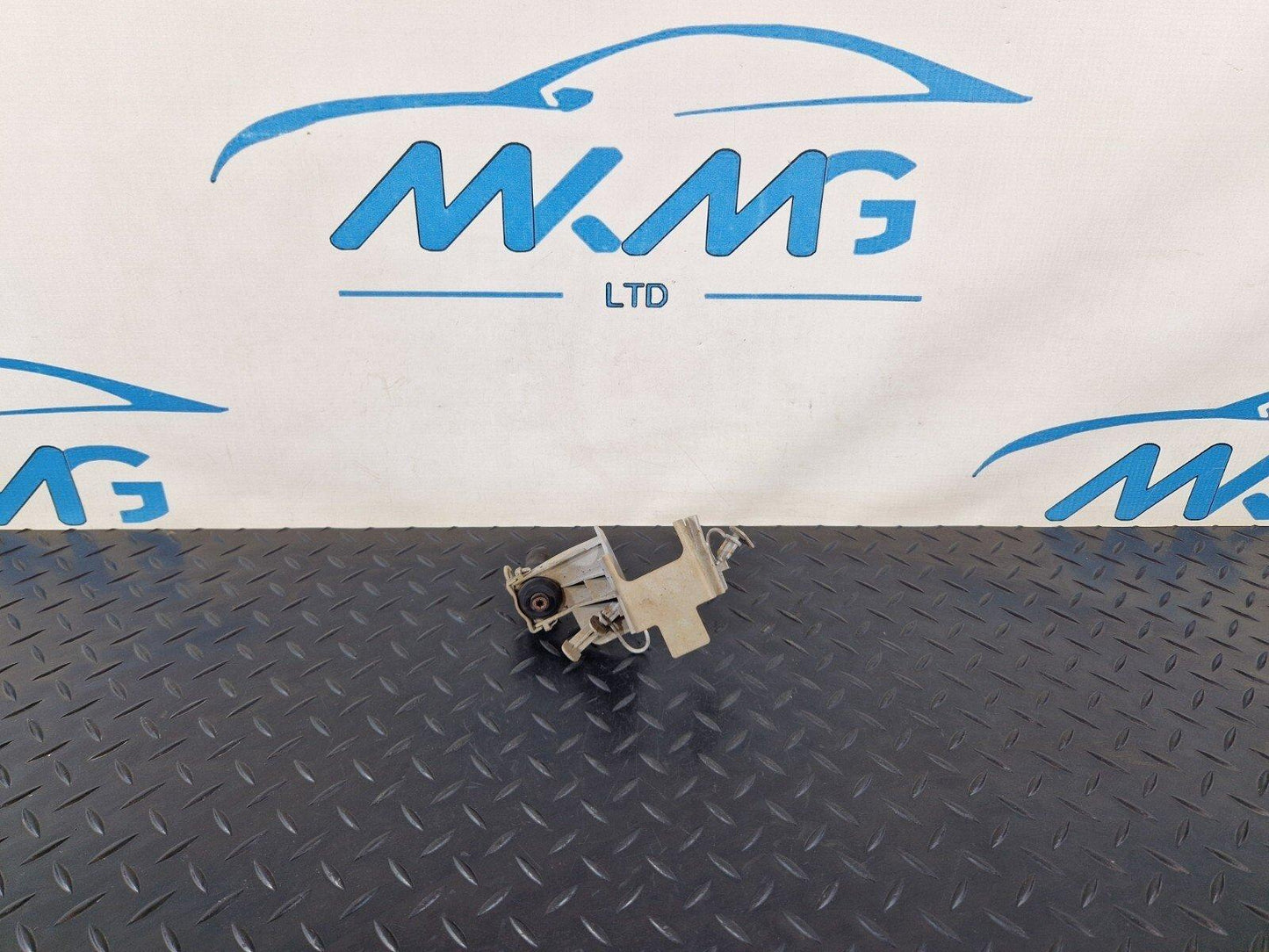 14-19 MERCEDES BENZ GLA X15GENUINE OEM BRAKE PIPE CLAMP BRACKET A1764210194