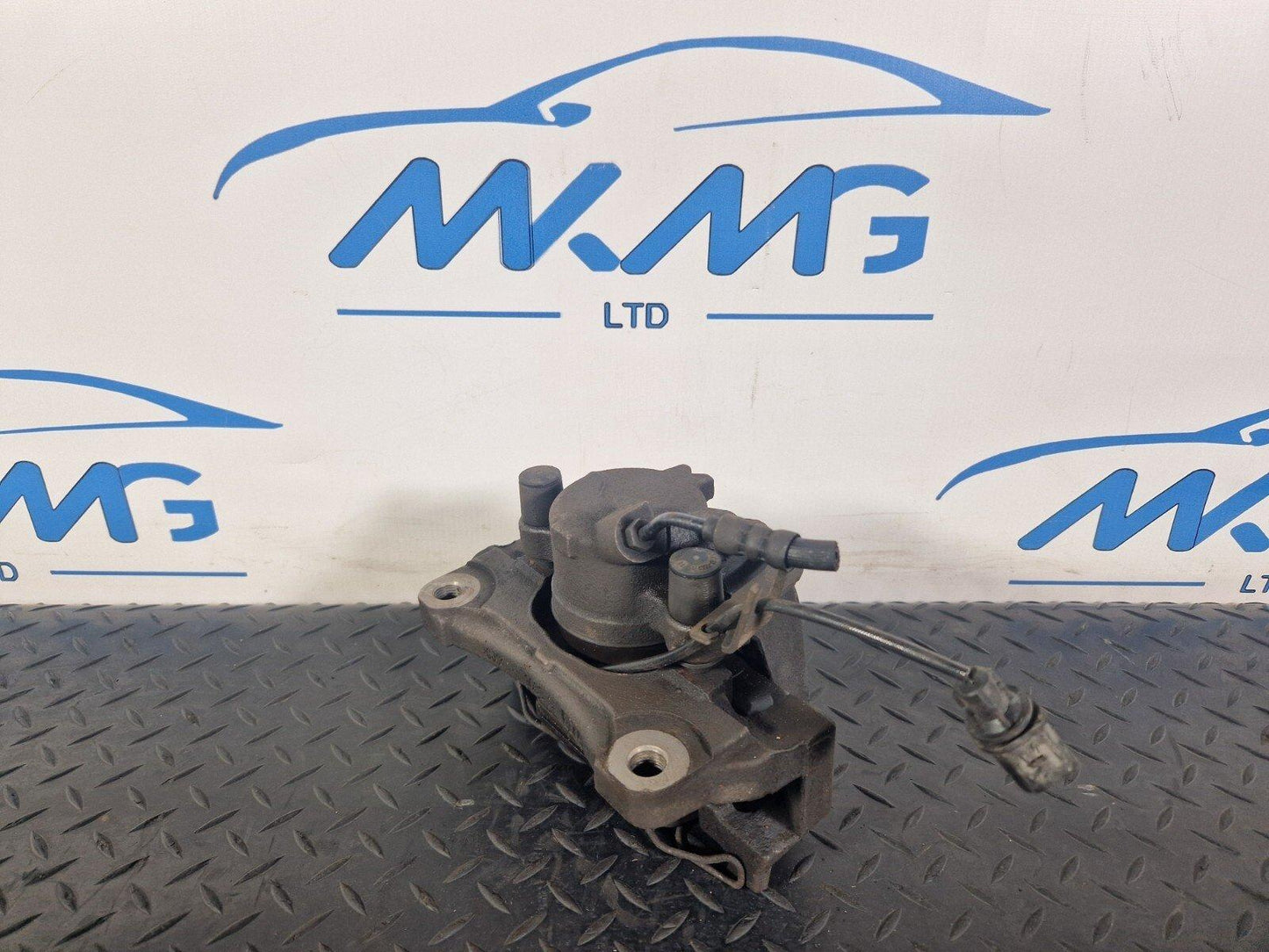 16-19 AUDI A4 B9 GENUINE N/S PASSENGER SIDE FRONT BRAKE CALIPER 8W05BQ 0315 CLZ