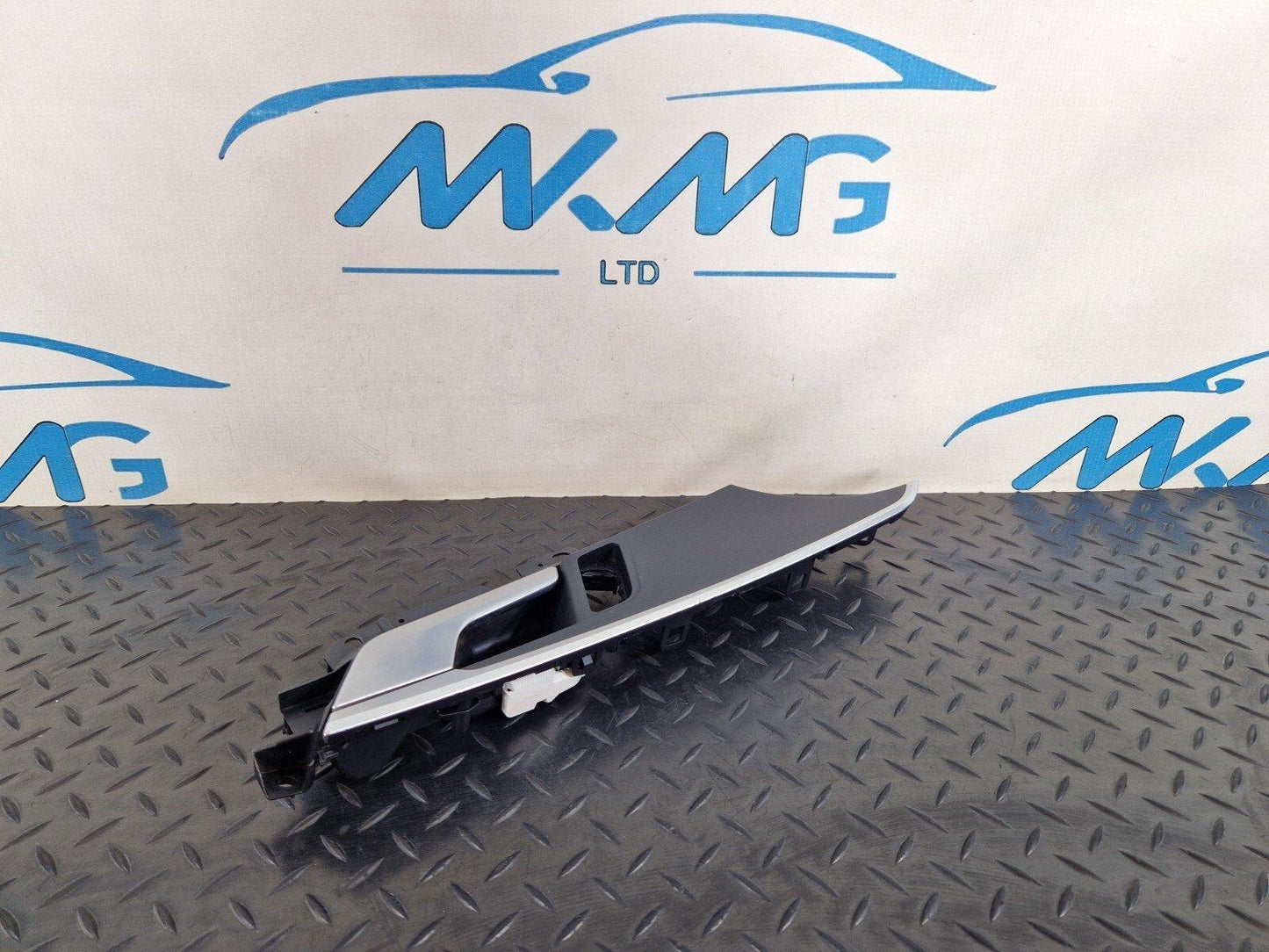 AUDI A4 A5 F5 B9 INTERIOR DOOR HANDLE TRIM FRONT RIGHT DRIVER SIDE 8W0959522D