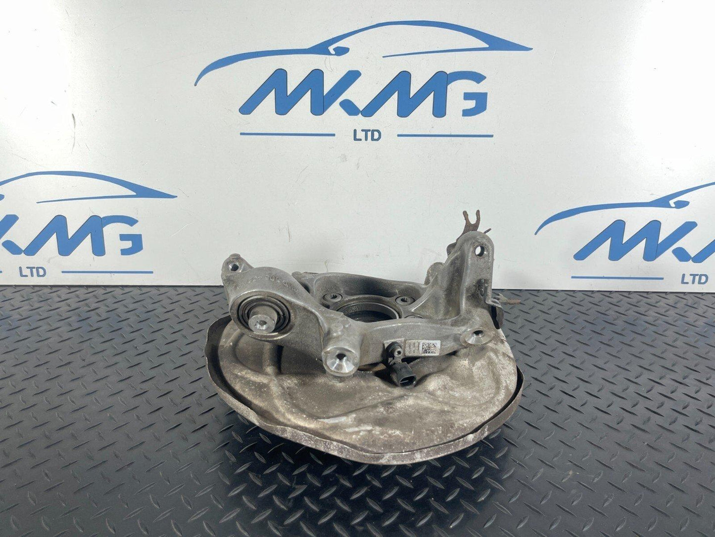 16-19 AUDI A4 B9 QUATTRO GENUINE FRONT RIGHT DRIVER SIDE WHEEL HUB 8W0505436AA