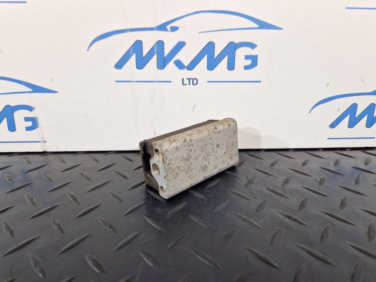 16-19 AUDI A4 B9 S-LINE OEM REAR SUSPENSION SUBFRAME RUBBER ABSORBER 8W0599271