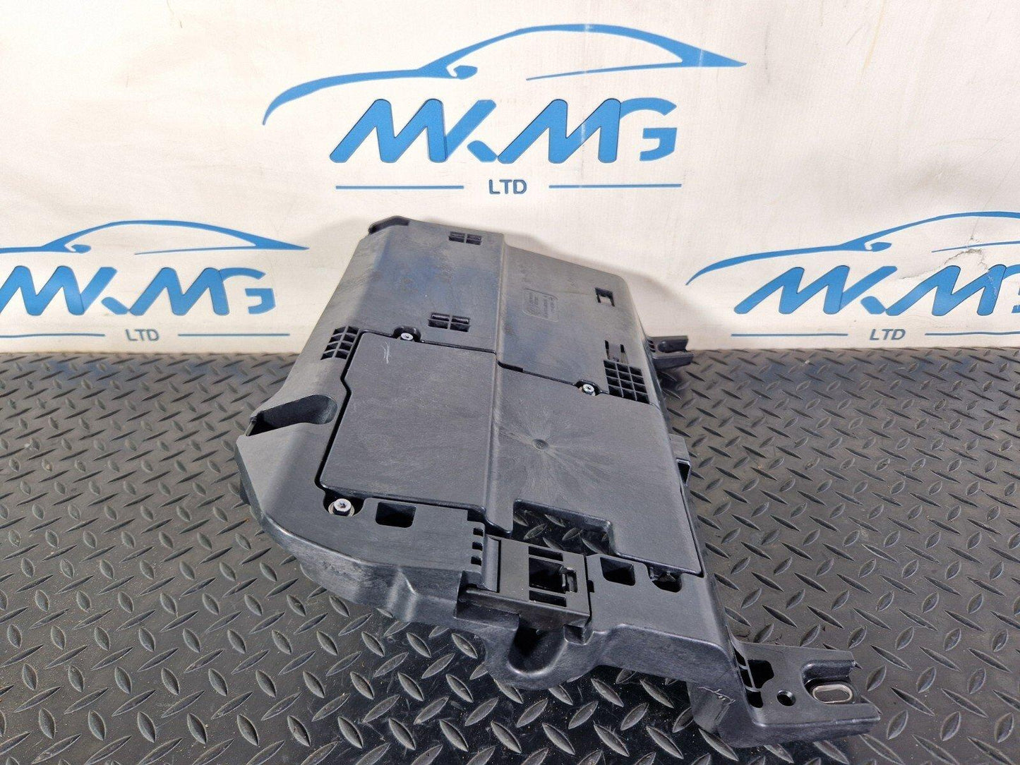 18-ON MERCEDES BENZ A CLASS W177 SAM CONTROL UNIT BRAKET COVER TRIM A2475402506