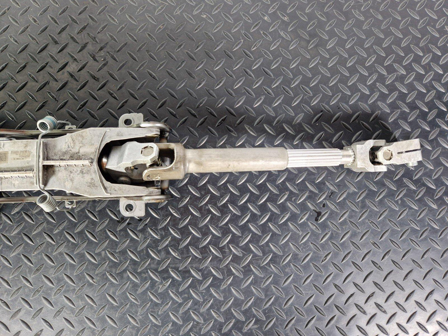18-ON MERCEDES BENZ A CLASS W177 STEERING COLUMN LOWER & JOINT A2474608900