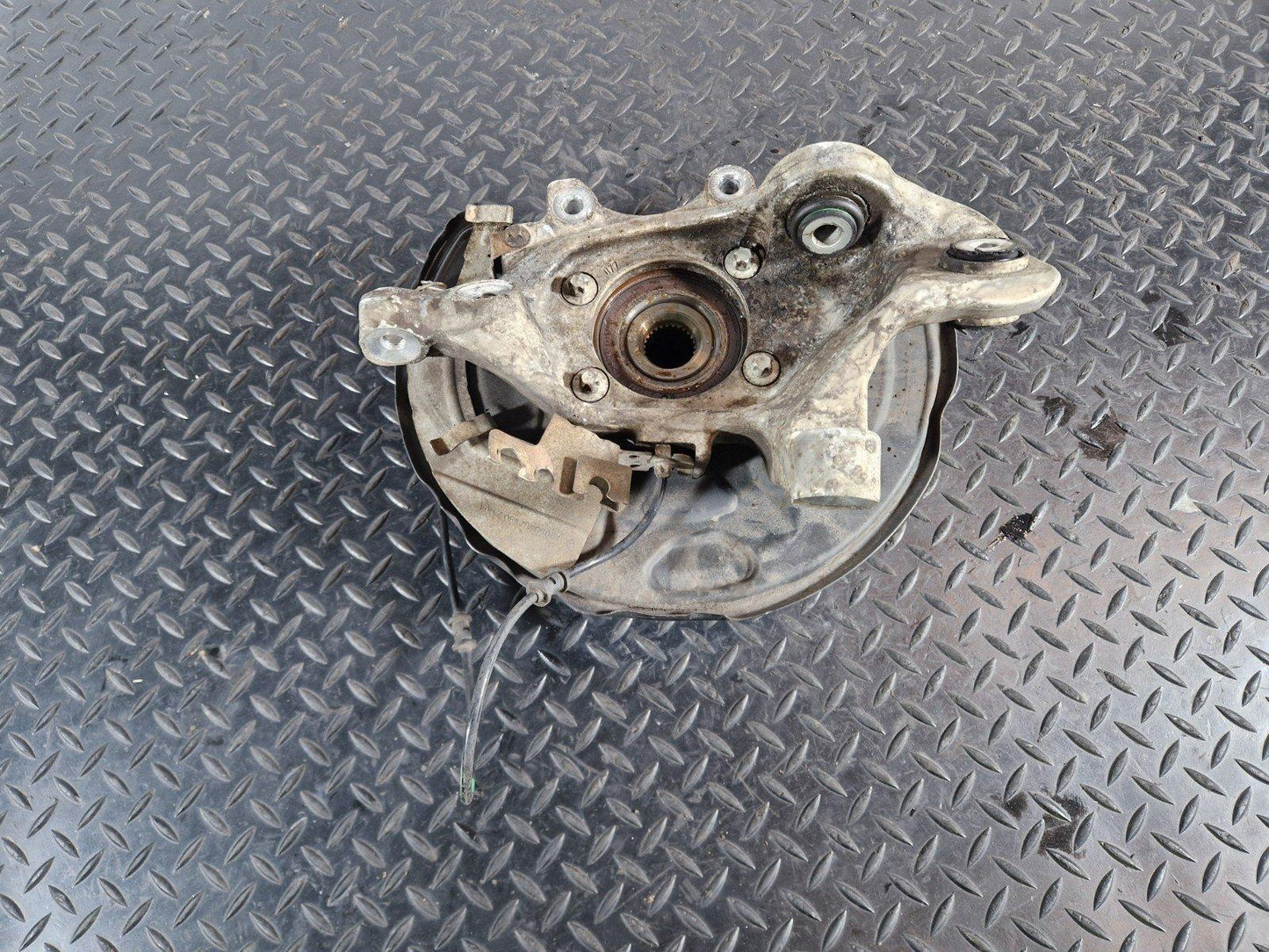 16-22 MERCEDES BENZ GLC X253 GENUINE REAR RIGHT WHEEL CARRIER HUB A2133503205