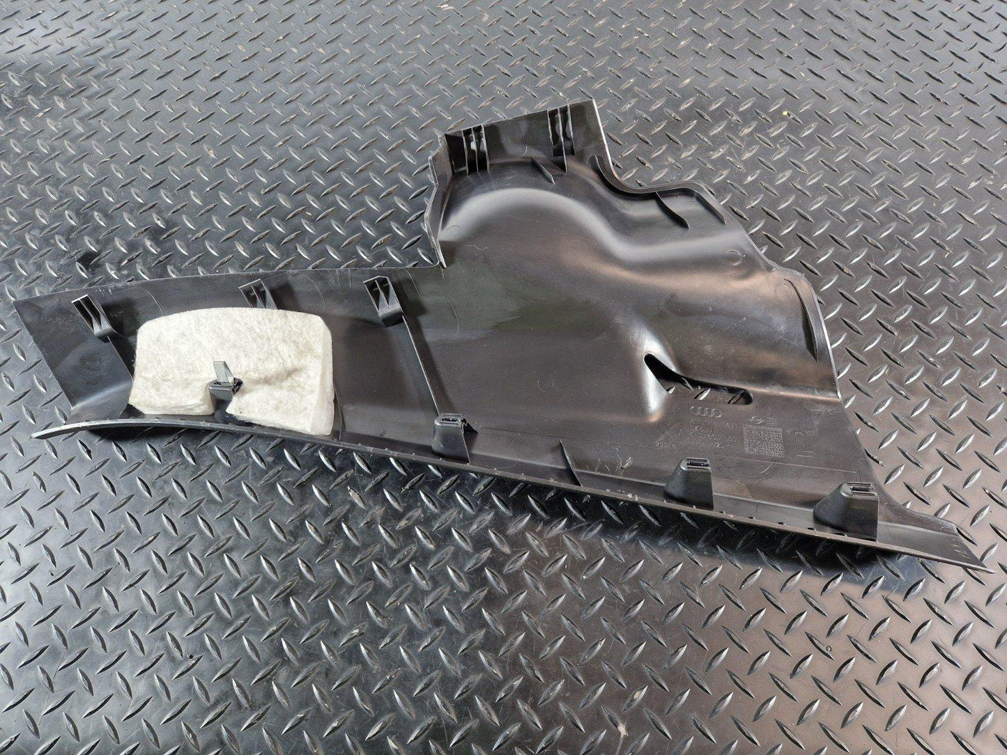 10-15 AUDI Q7 4L  GENUINE  PASSENGER SIDE REAR LOWER C PILLAR TRIM 4L0867767