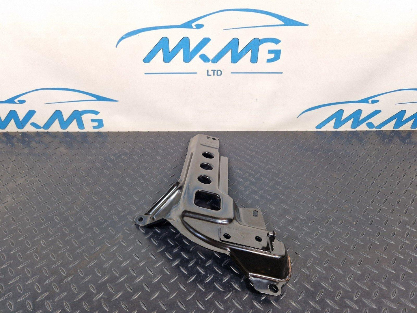 14-21 MERCEDES BENZ C200 W205 BOOT TRUNK FLOOR RIGHT SUPPORT BRACKET A2056100002
