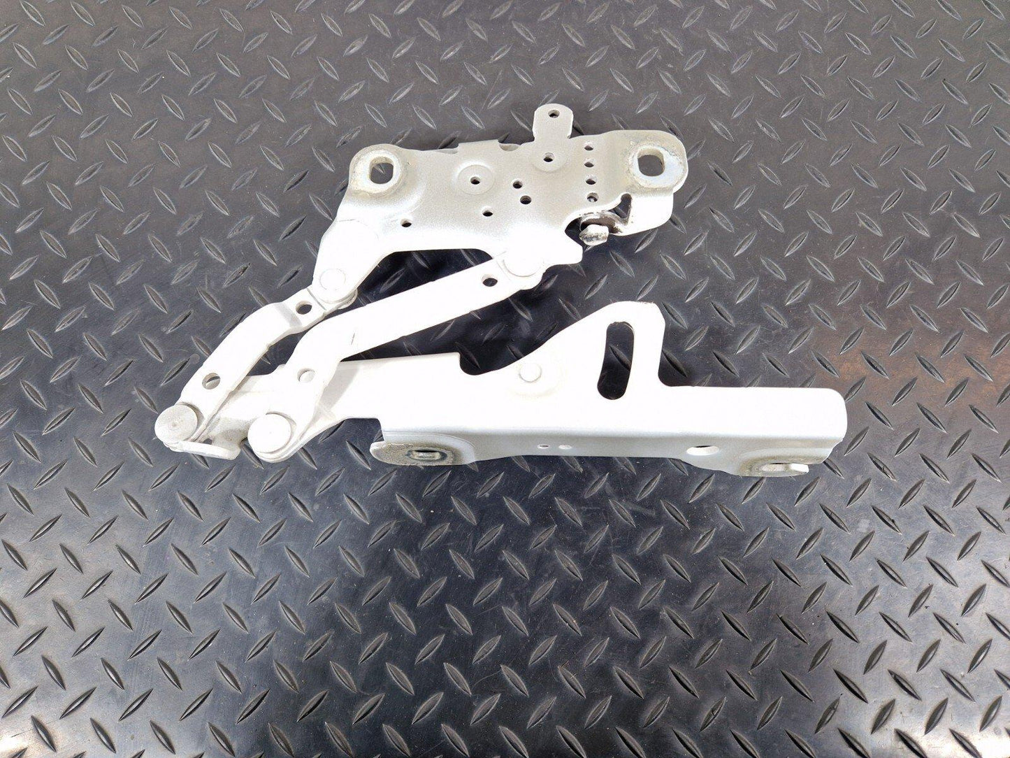12-18 BMW 3 SERIES F30 F31 FRONT LEFT BONNET HOOD HINGE IN WHITE 7286343