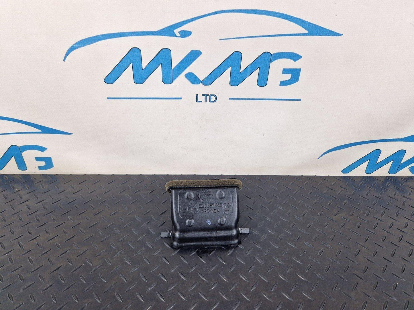 16-24 AUDI A5 F5 OEM GENUINE AIR INTAKE VENT 8W0857042