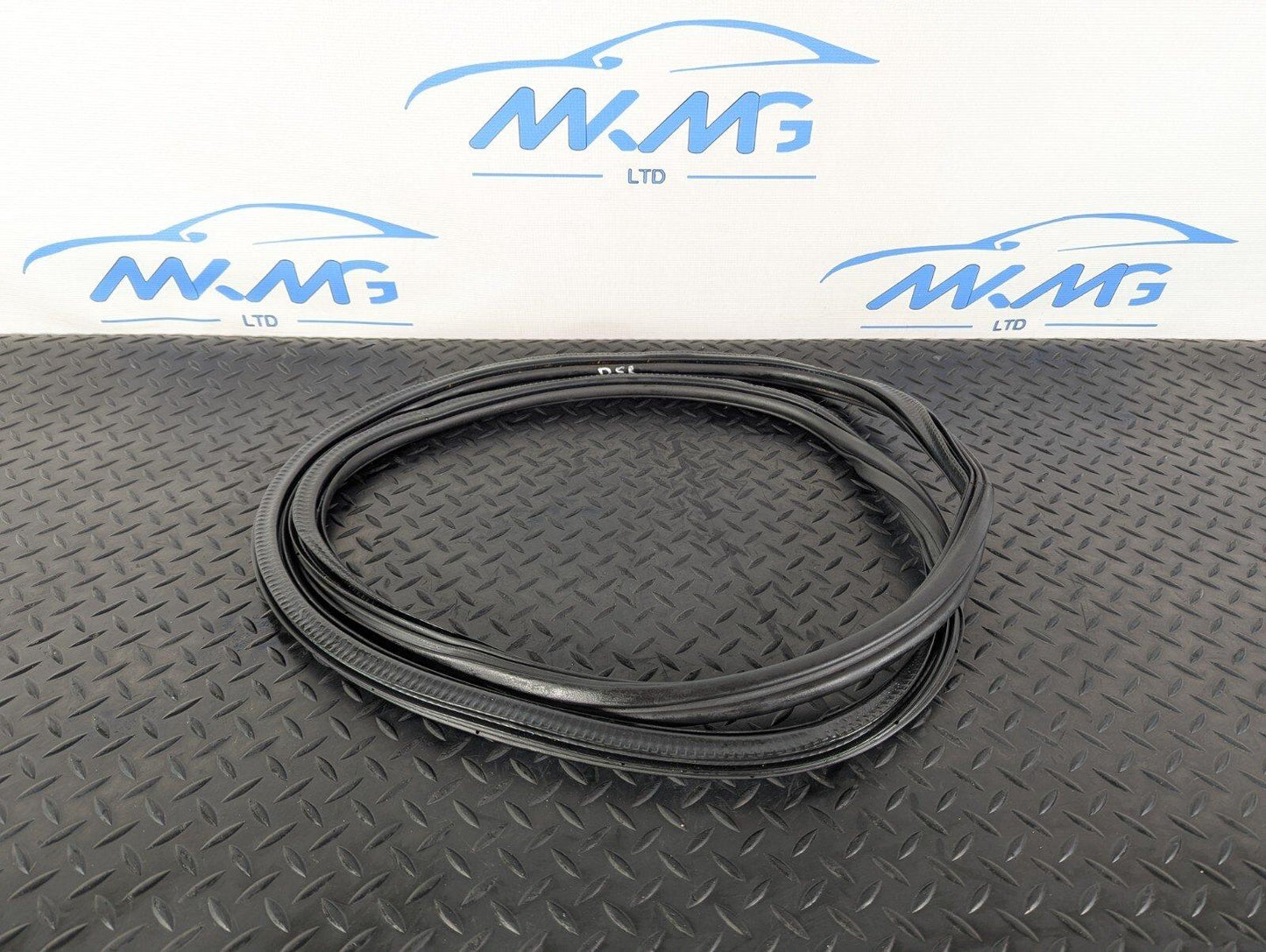 12-18 AUDI A6 C7 GENUINE REAR RIGHT OSR DOOR RUBBER / SEAL