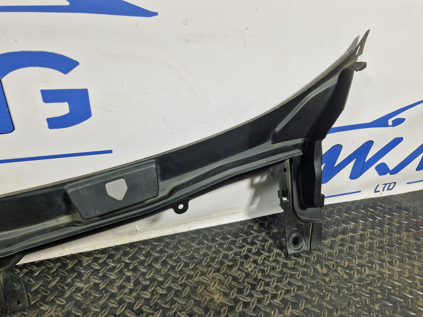 2019-ON LAND ROVER DISCOVERY L550 LCI WINDSCREEN SCUTTLE PANEL LK72-4105-A