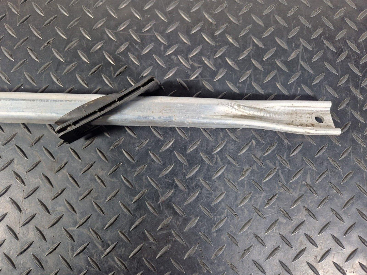 16-19 AUDI A4 B9 GENUINE FRONT RIGHT SUPPORT BRACKET BAR 8W0805646