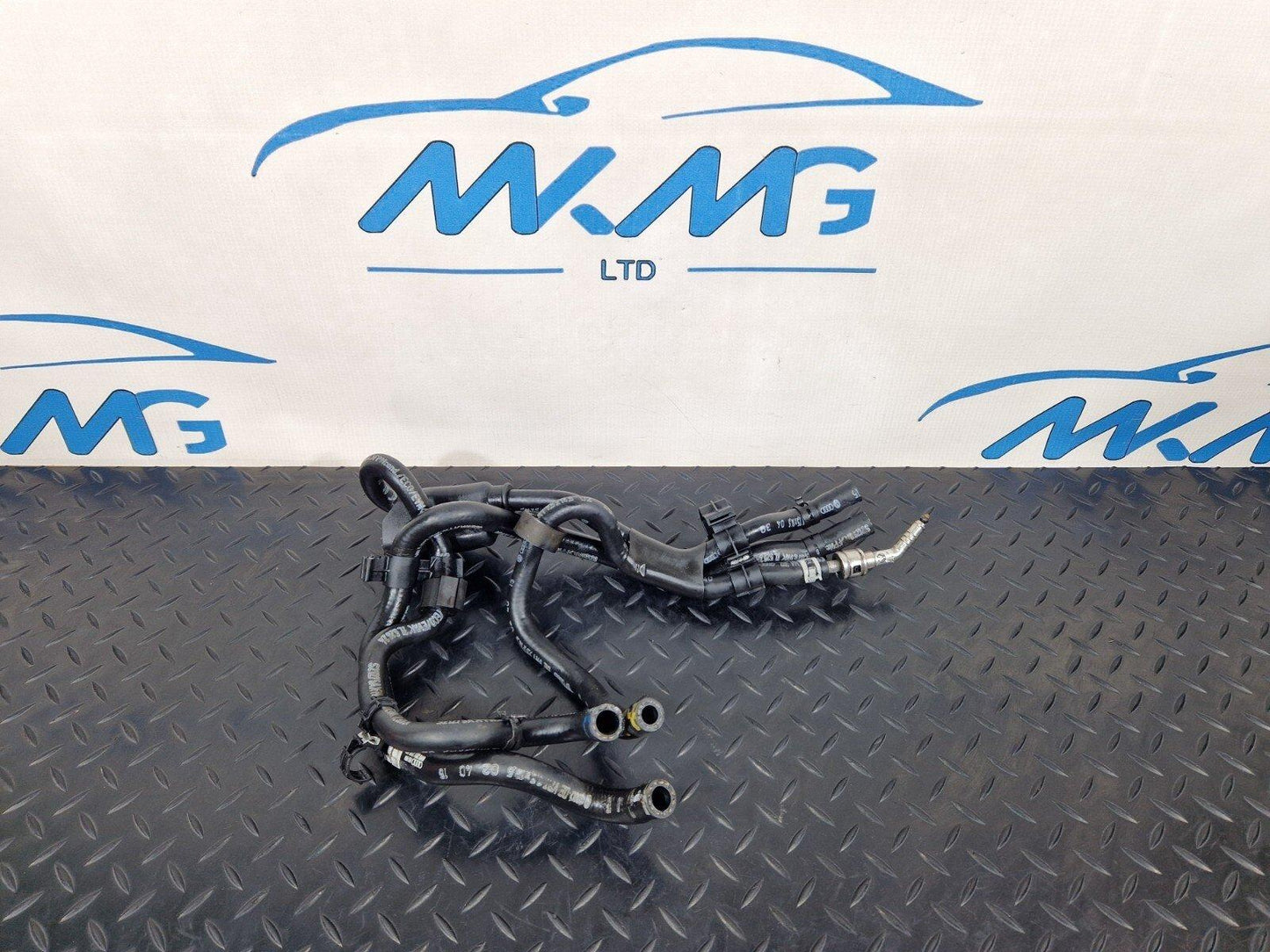 16-19 AUDI A4 B9 GENUINE FUEL PIPES LINES TUBES 8W0201729 04L201056