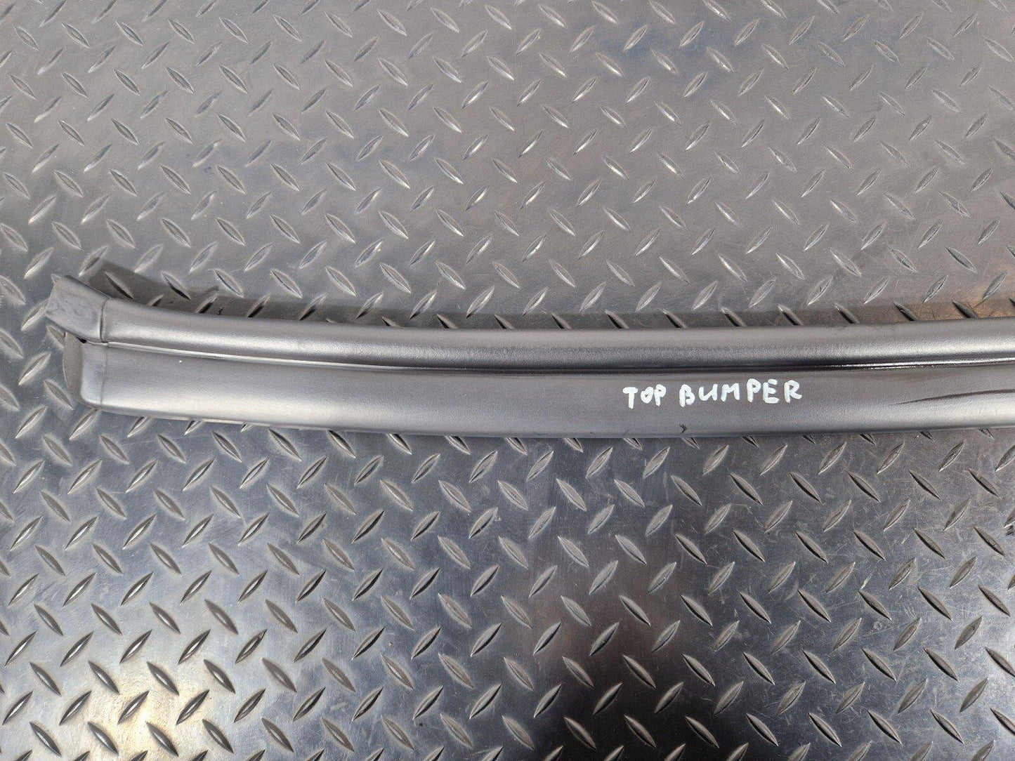 11-18 BMW 6 SERIES F06 GENUINE ENGINE HOOD SEALING RUBBER 7211920