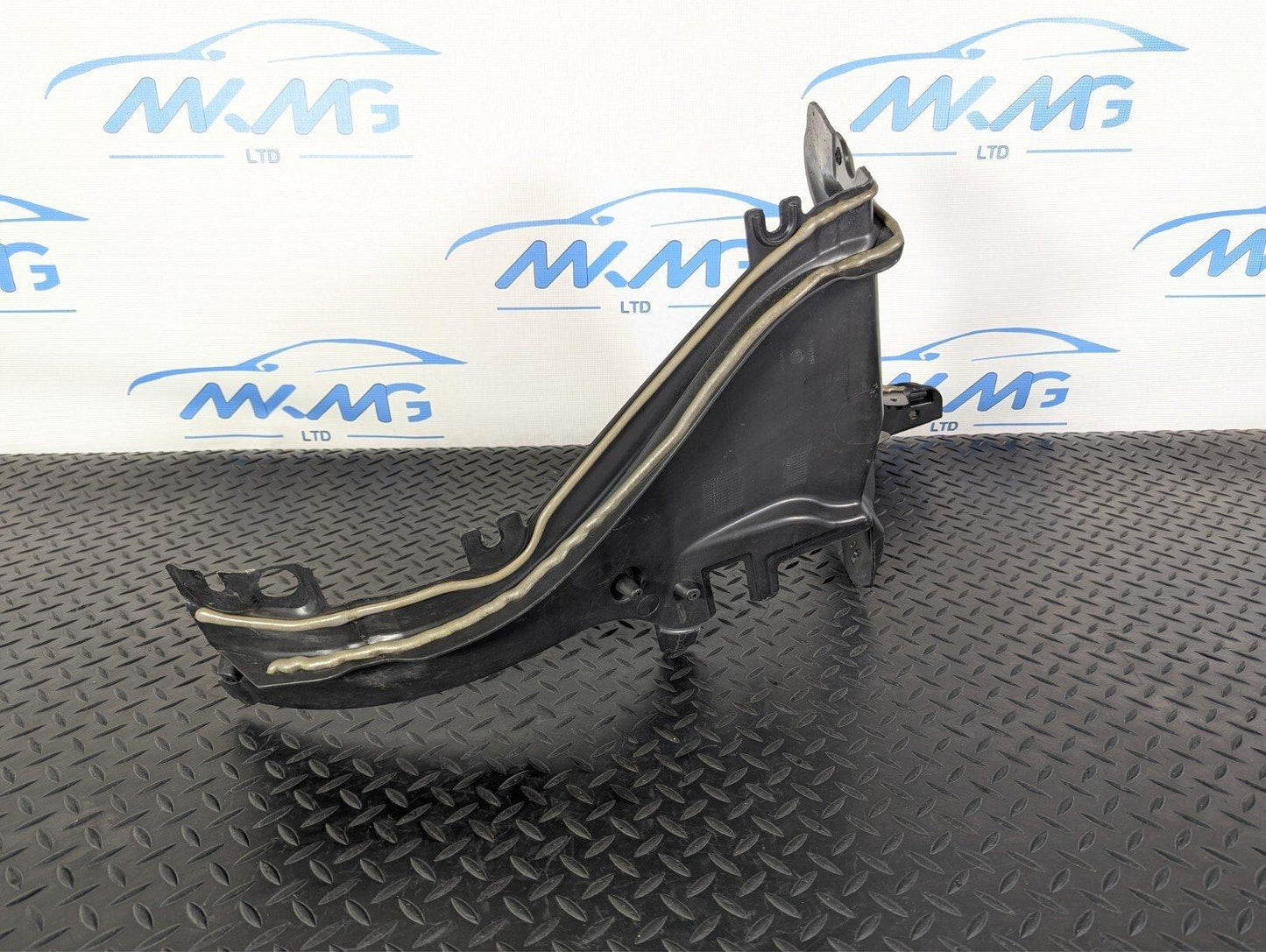 11-19 MERCEDES BENZ ML W166 GENUINE LOWER LEFT N/S PARTITION PANEL A1666201178