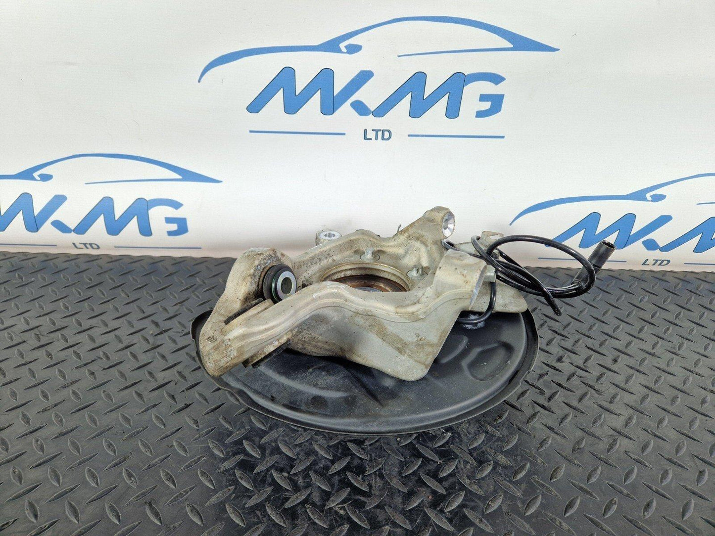 14-21 MERCEDES BENZ C220d W205 REAR LEFT PASSENGER SIDE WHEEL HUB A2055467380
