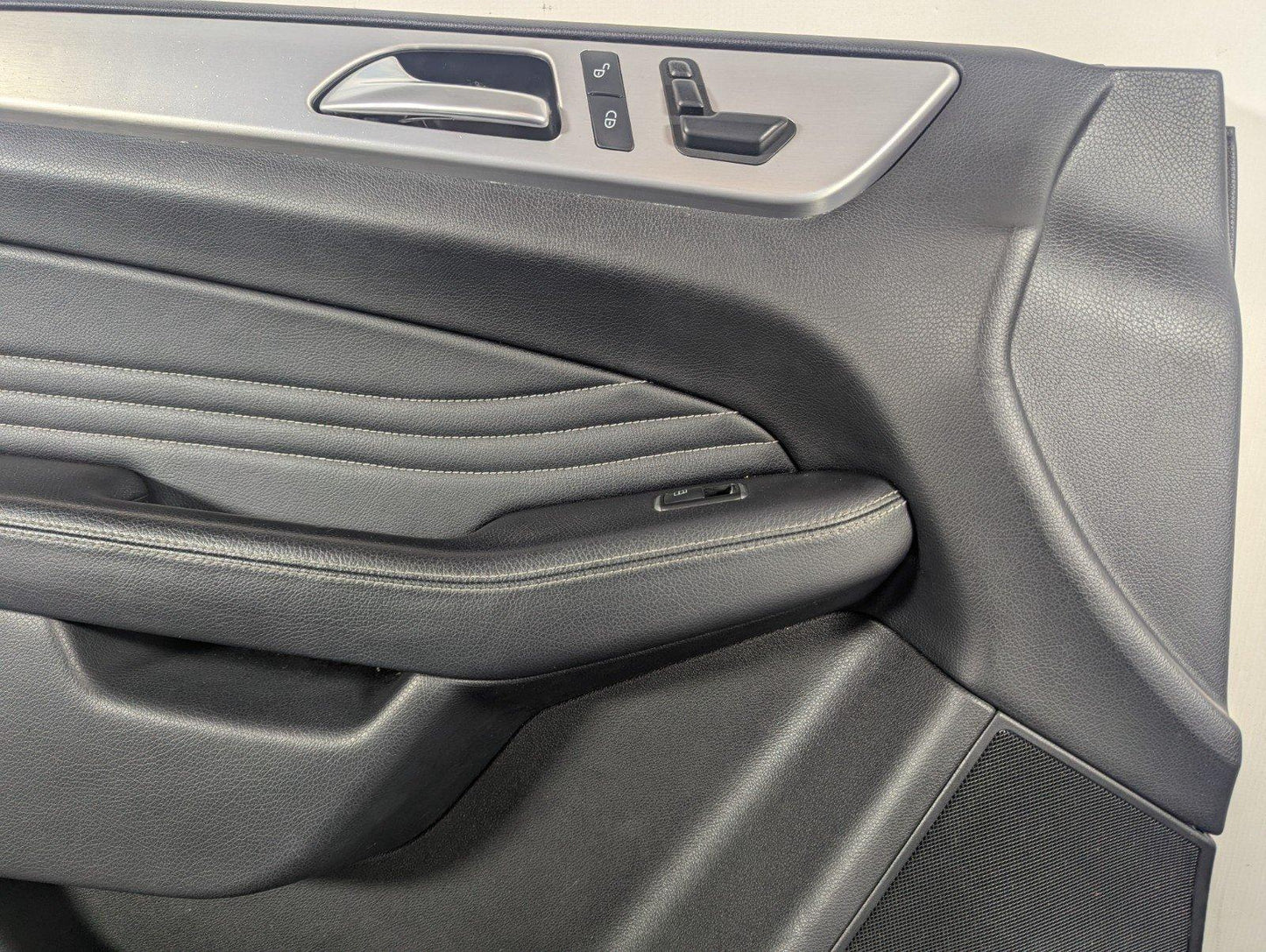 11-19 MERCEDES BENZ ML W166 GENUINE FRONT LEFT  DOOR CARD