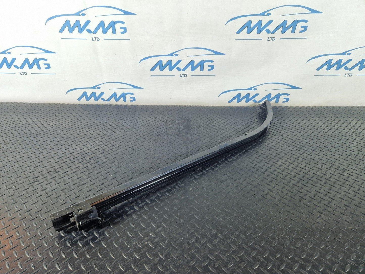 14-23 MERCEDES BENZ VITO W447 MIDDLE RIGHT SLIDING DOOR RUNNER GUIDE A4477662200