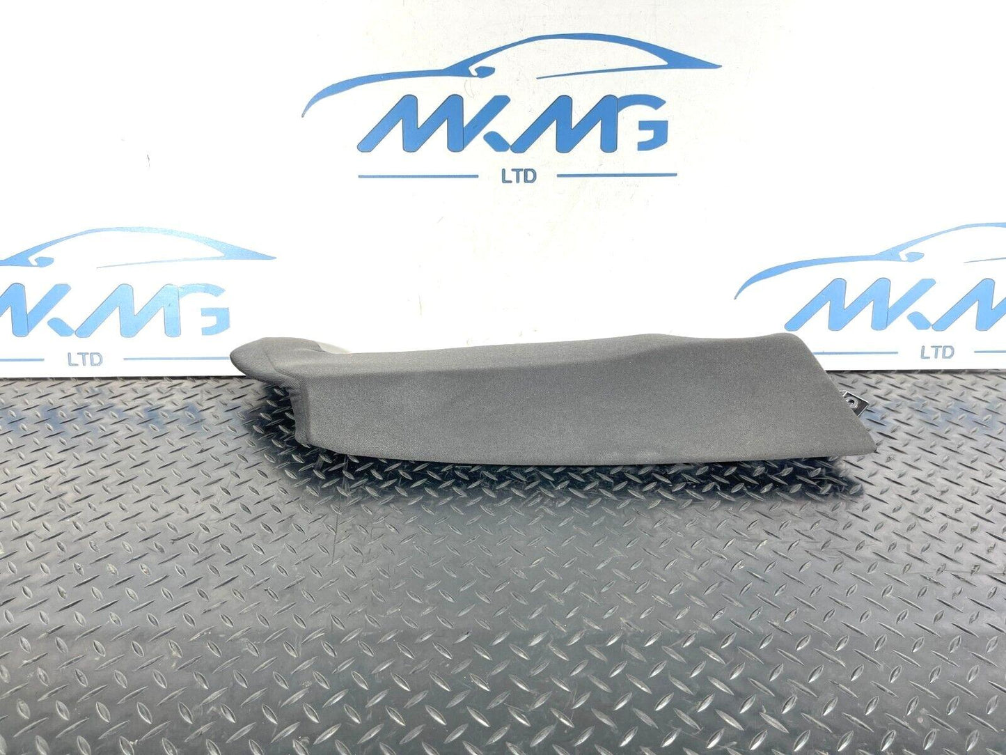 16-19 AUDI A4 B9 ESTATE GENUINE REAR RIGHT DRIVER SIDE CLOTH BOLSTER 8W0885704