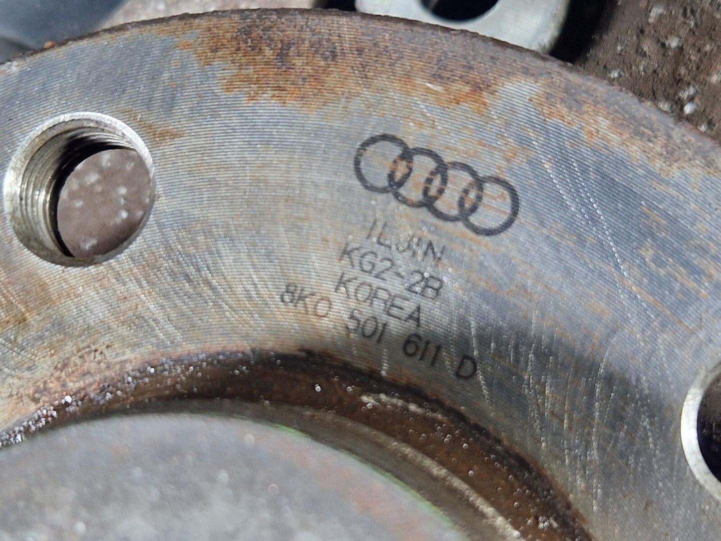 16-19 AUDI A4 B9 O/S/R REAR RIGHT WHEEL HUB & BEARING 8W0615612