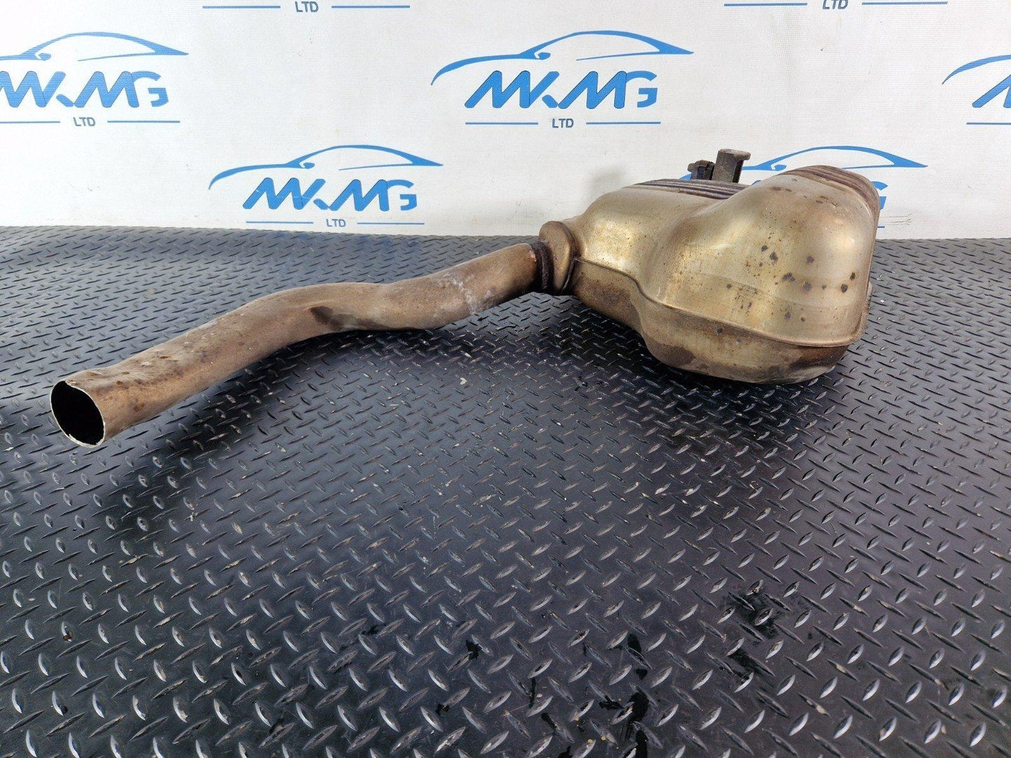 16-19 AUDI A4 B9 GENUINE REAR EXHAUST BOX 8W0253611D