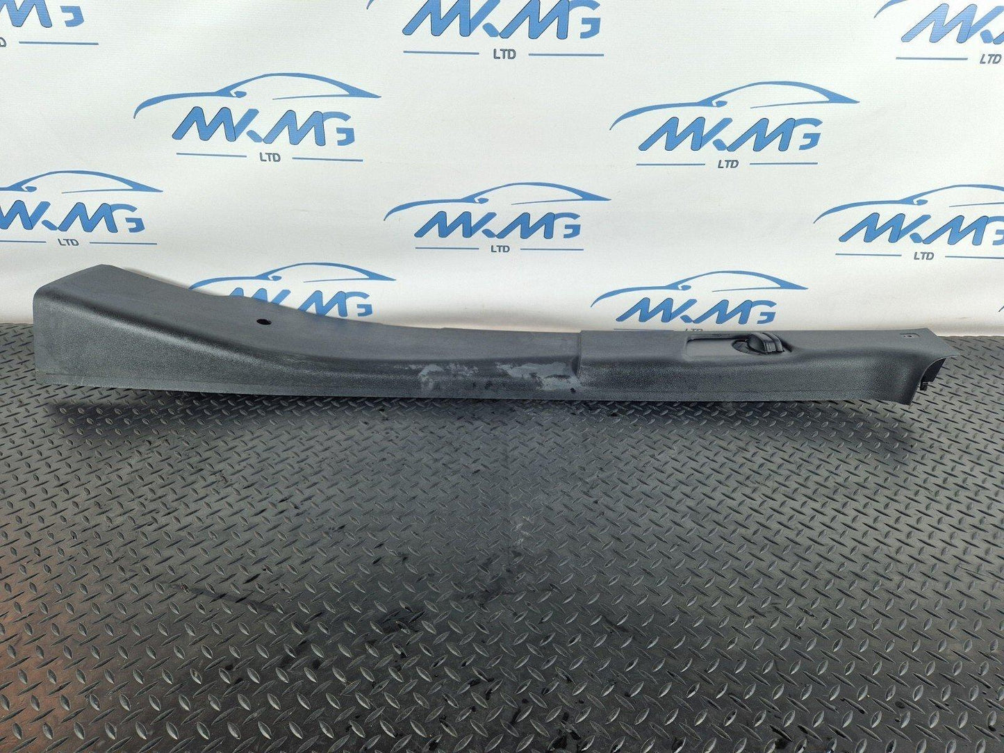 18-ON MERCEDES BENZ SPRINTER W907 W910 LEFT SIDE B PILLAR TRIM COVER A9076903200