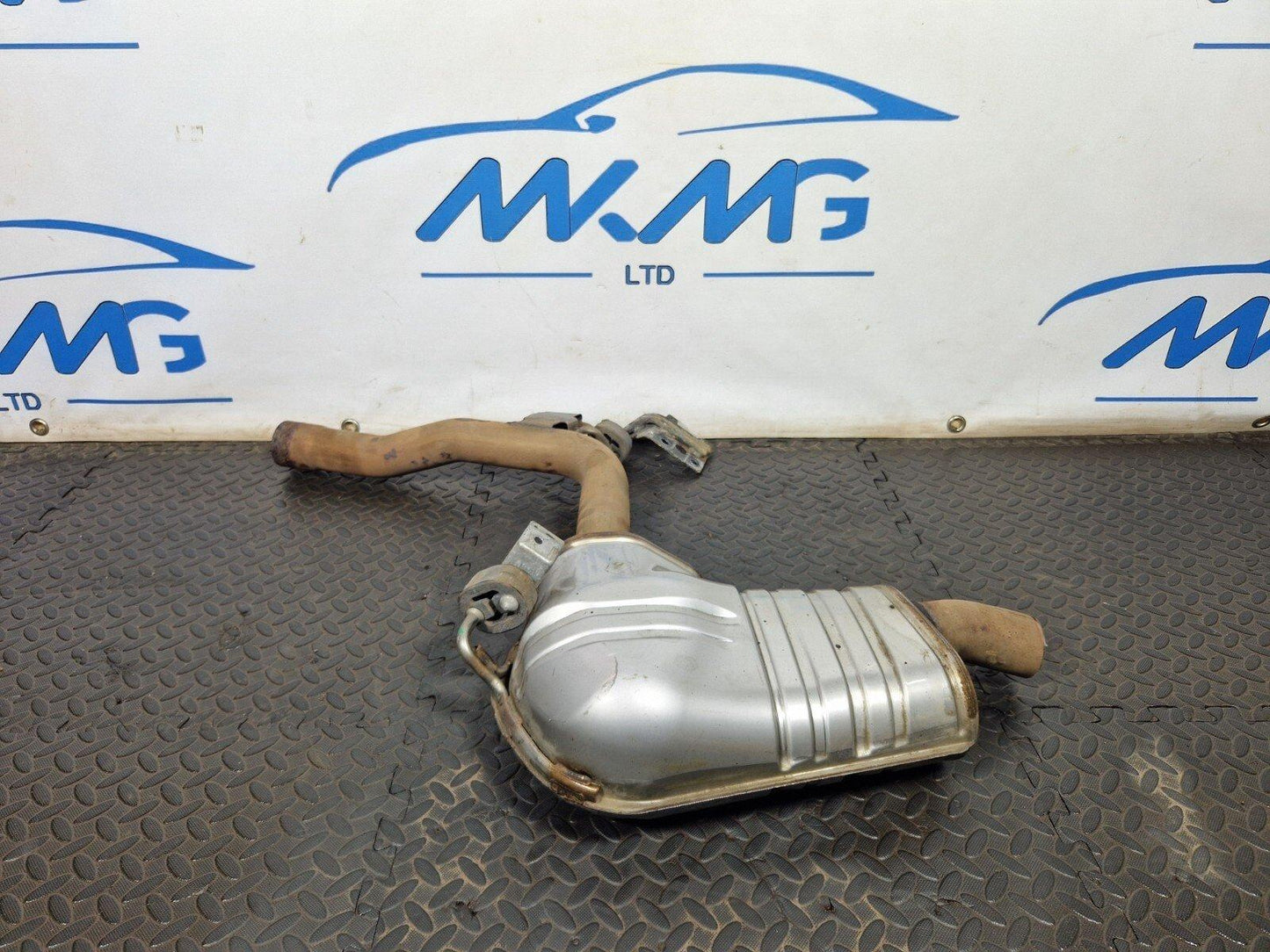 16-18 AUDI A4 B9 REAR EXHAUST MUFFLER SILENCER 8W0253411Q