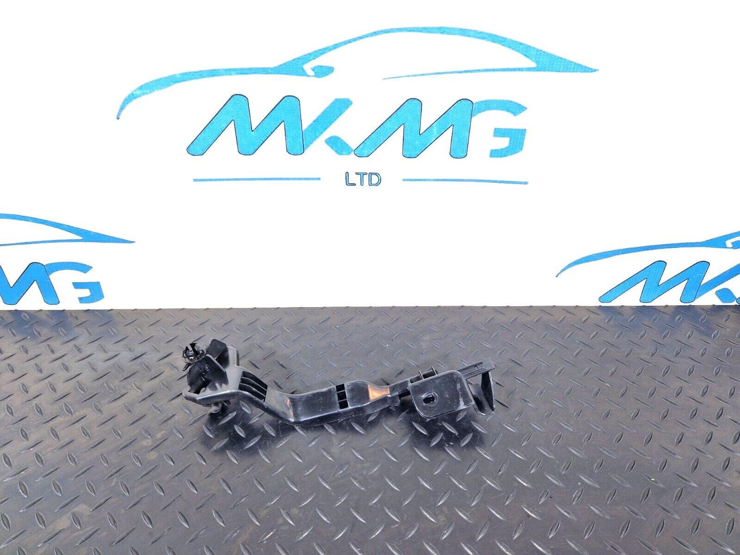 14-21 MERCEDES BENZ C200 W205 OEM GENUINE CABLE DUCT BRACKET A2055462180