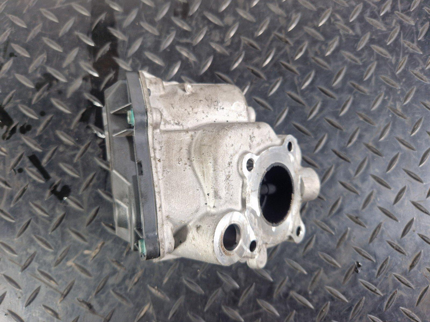 14-21 MERCEDES BENZ C300h W205 EGR VALVE OEM A6511400660