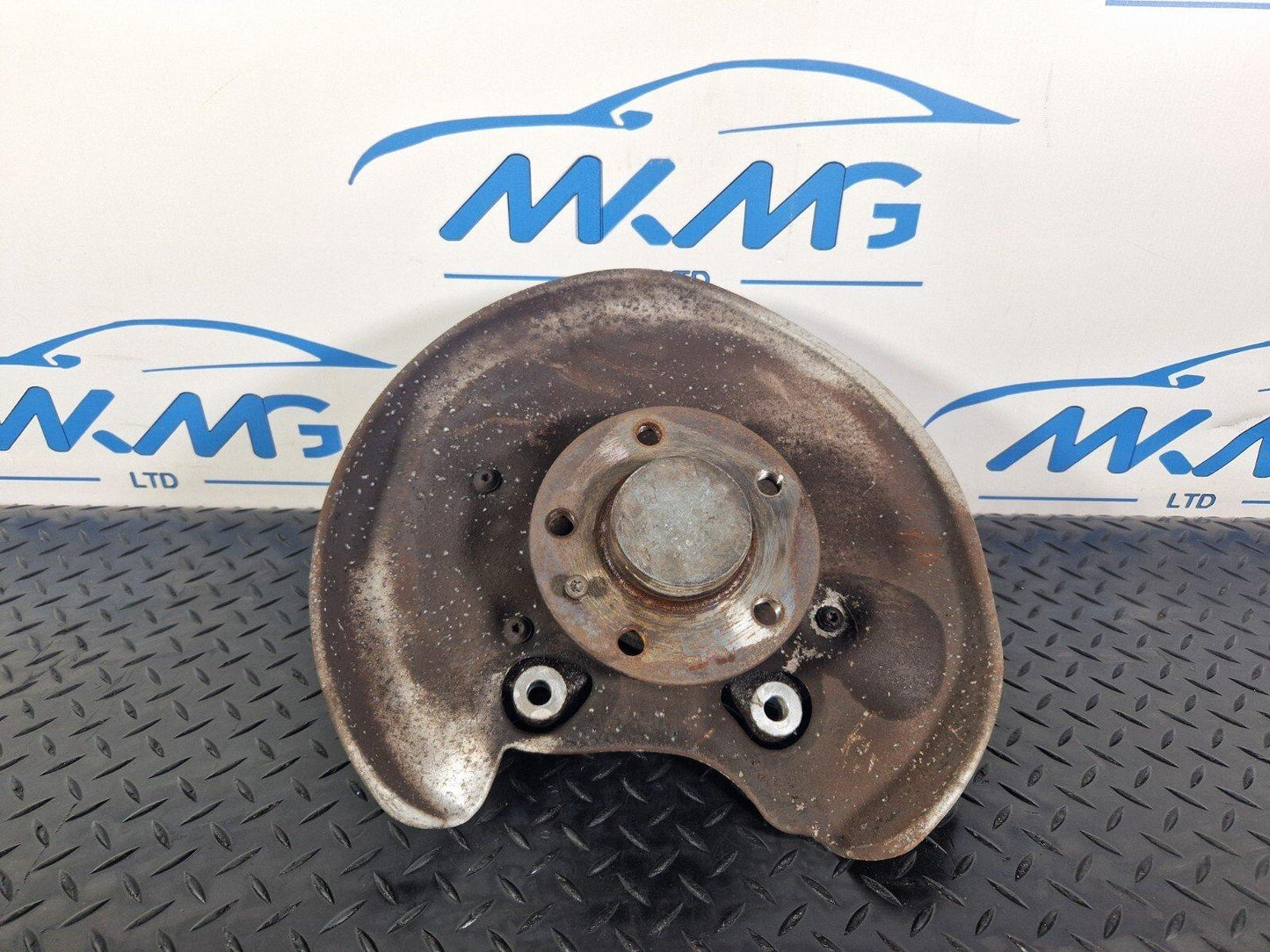 16-19 AUDI A4 B9 N/S/R REAR LEFT SIDE WHEEL HUB & BEARING 8W0505435T 8W0615611