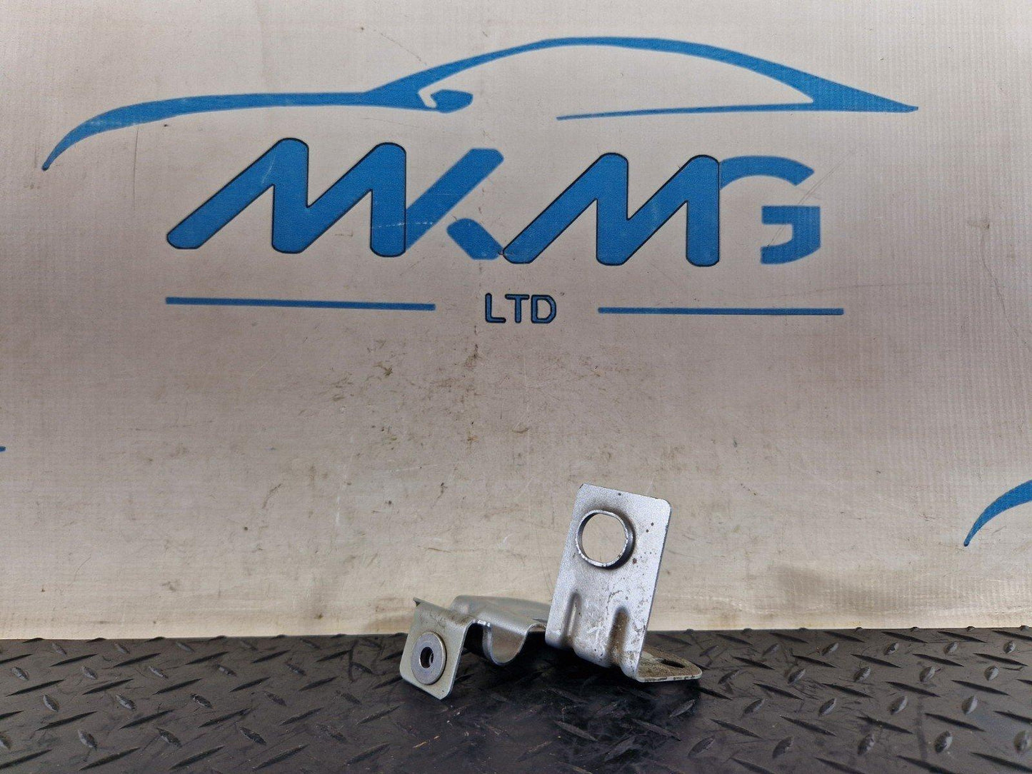 16-20 AUDI Q7 4M GENUINE FRONT RIGHT O/S FENDER HOLDER WING BRACKET 4M0821168